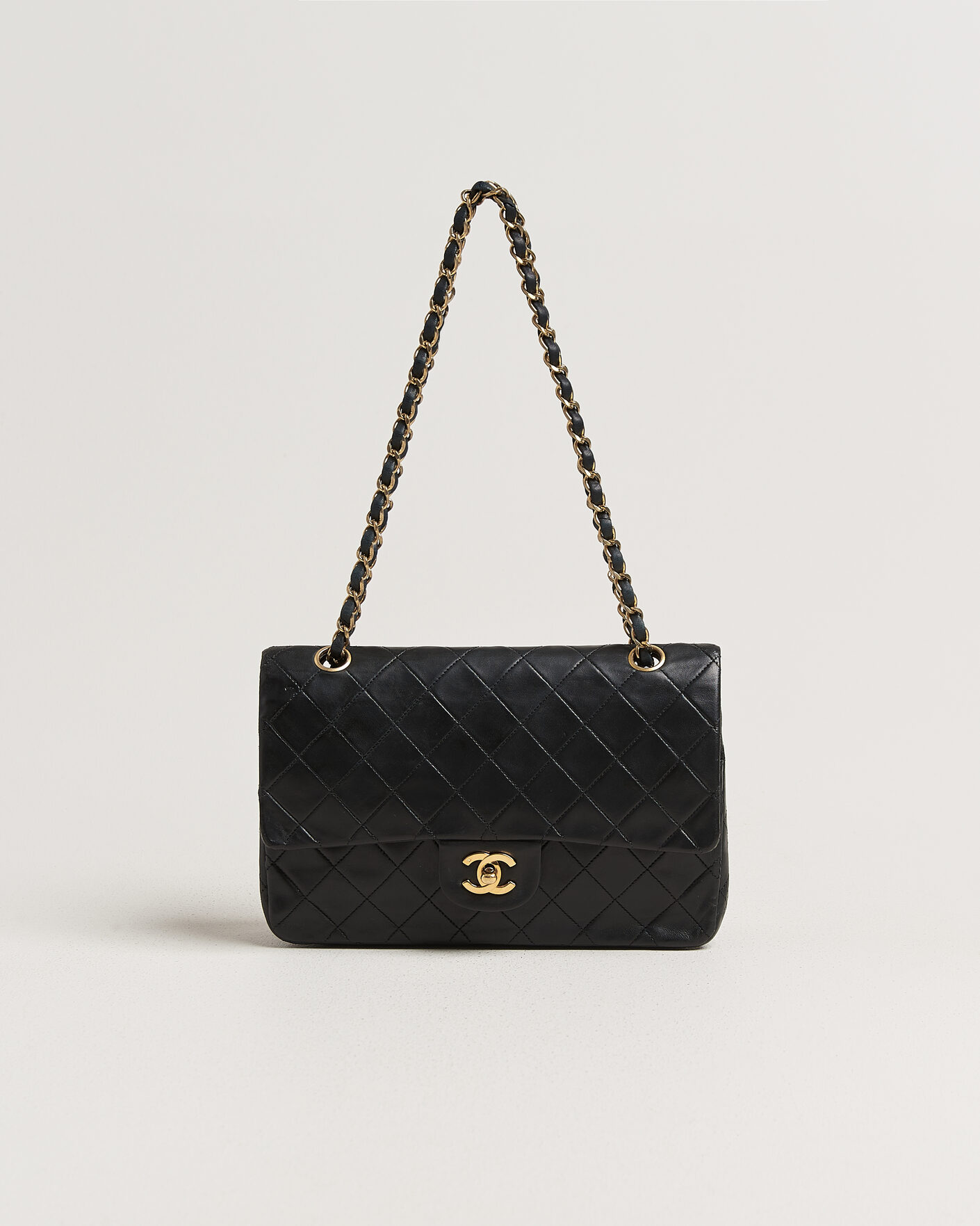 Uomini | Pre-Owned & Vintage Bags | Chanel Pre-Owned | Classic Medium Double Flap Bag Lambskin Black