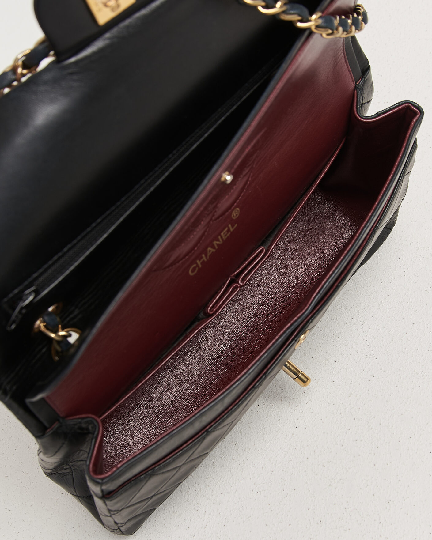 Uomini | Pre-Owned & Vintage Bags | Chanel Pre-Owned | Classic Medium Double Flap Bag Lambskin Black