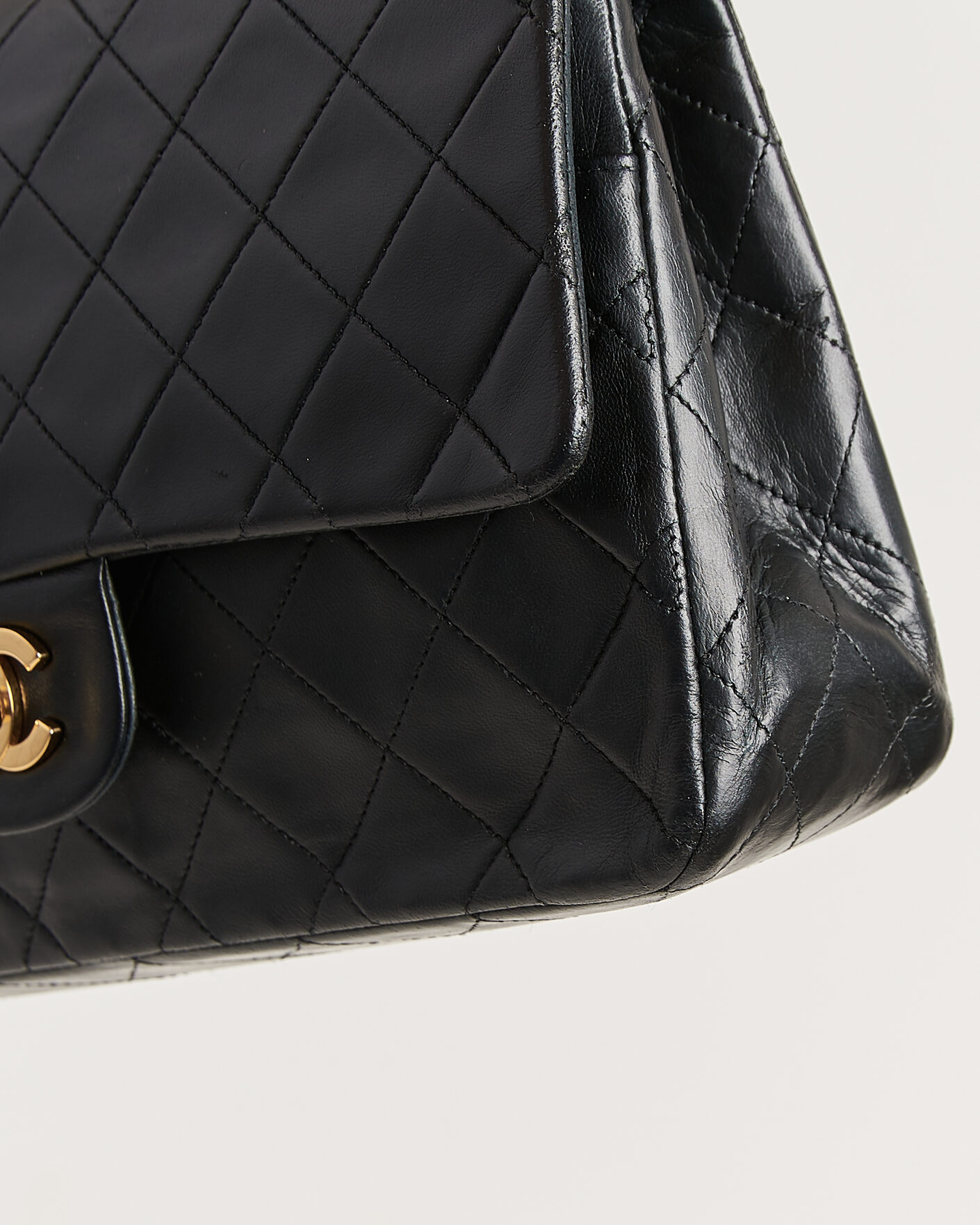 Uomini | Pre-Owned & Vintage Bags | Chanel Pre-Owned | Classic Medium Double Flap Bag Lambskin Black