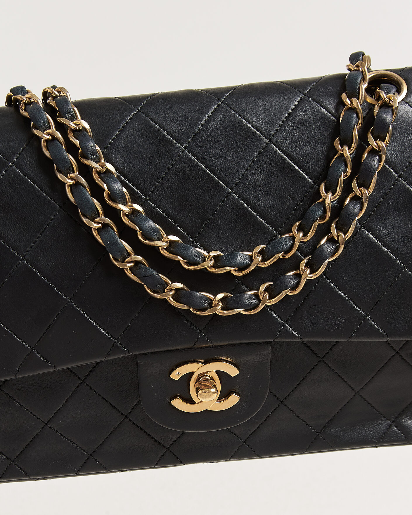 Uomini | Pre-Owned & Vintage Bags | Chanel Pre-Owned | Classic Medium Double Flap Bag Lambskin Black