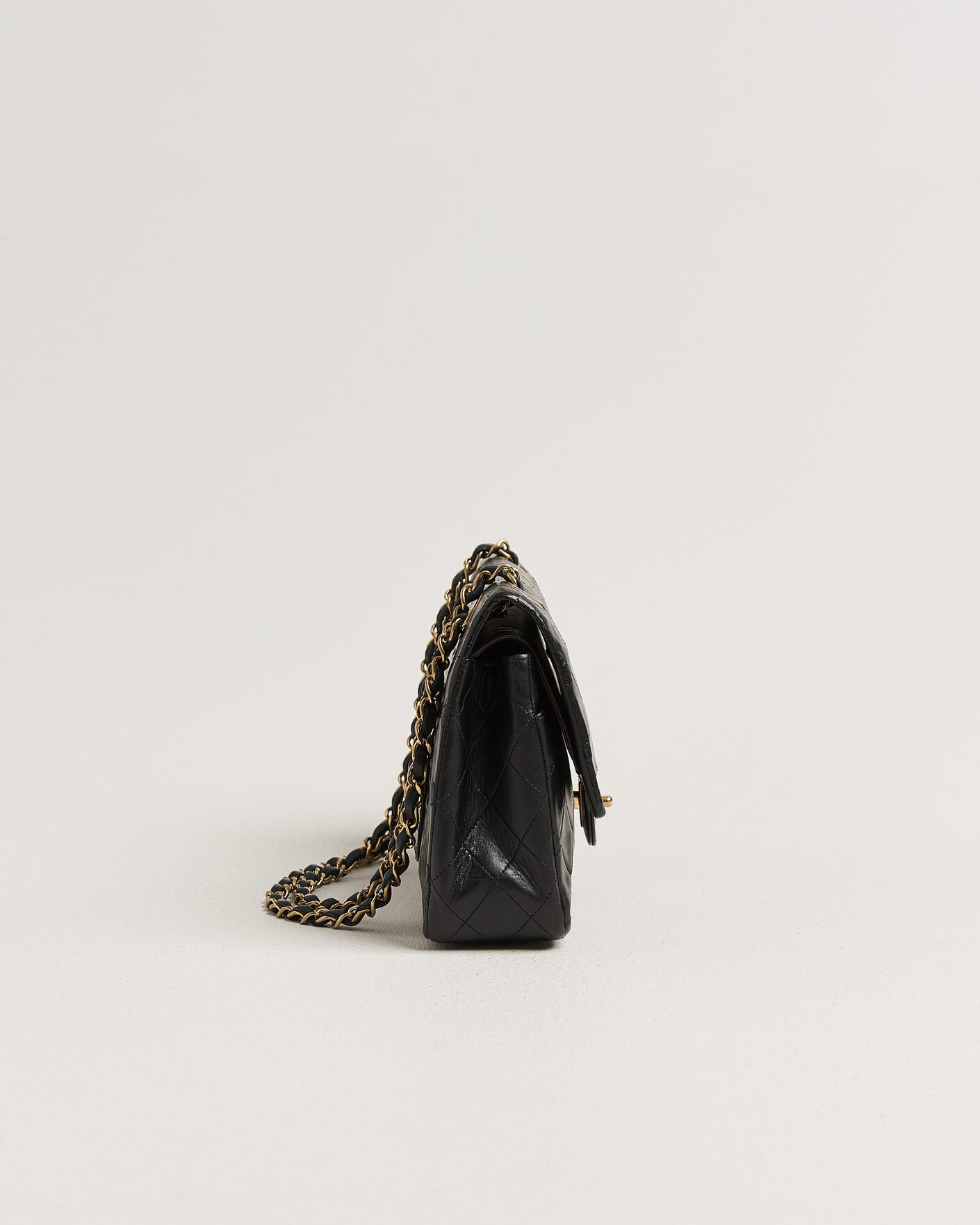 Uomini | Pre-Owned & Vintage Bags | Chanel Pre-Owned | Classic Medium Double Flap Bag Lambskin Black