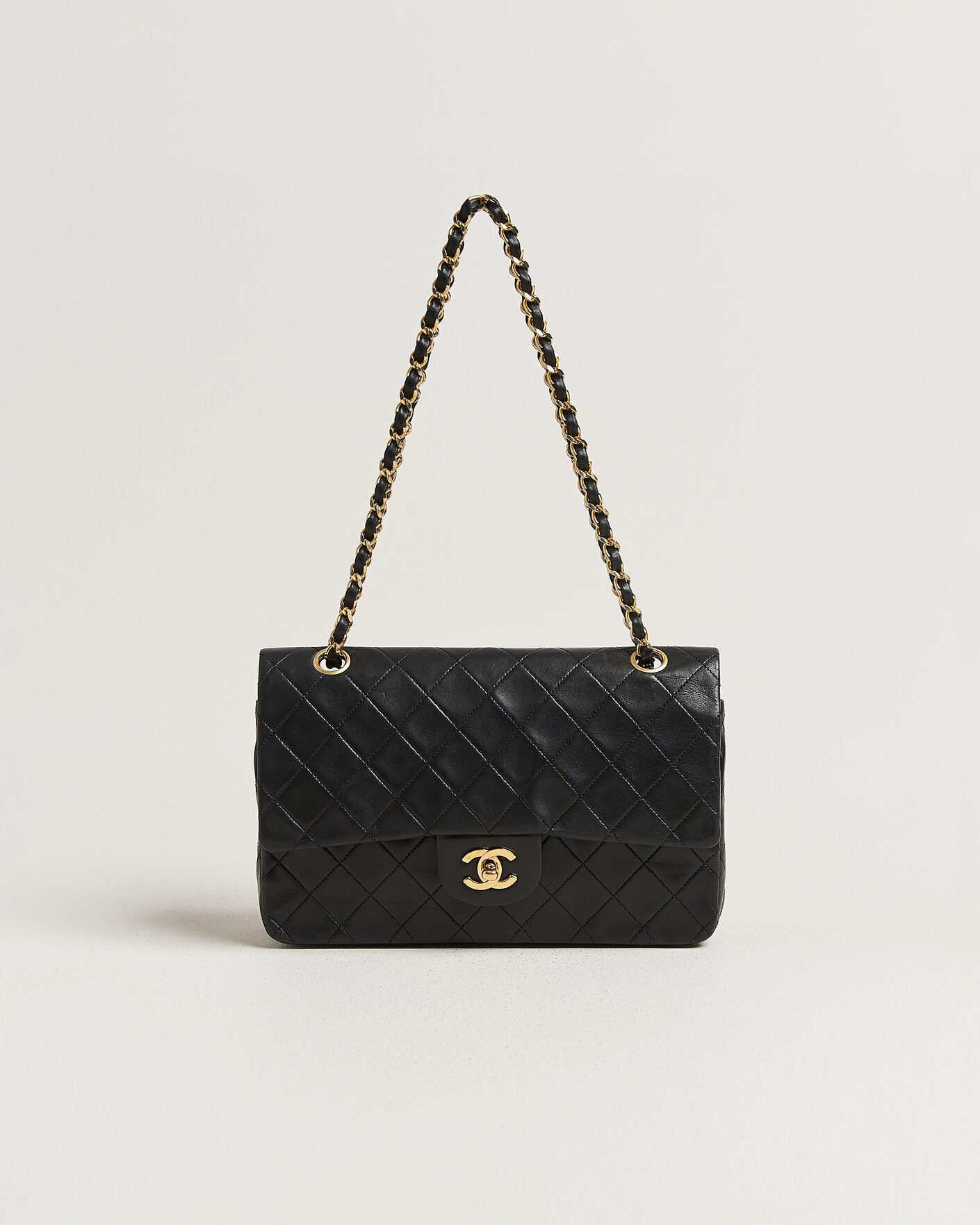 Uomini | Chanel Pre-Owned Classic Medium Double Flap Bag Lambskin Black | Chanel Pre-Owned | Classic Medium Double Flap Bag Lambskin Black