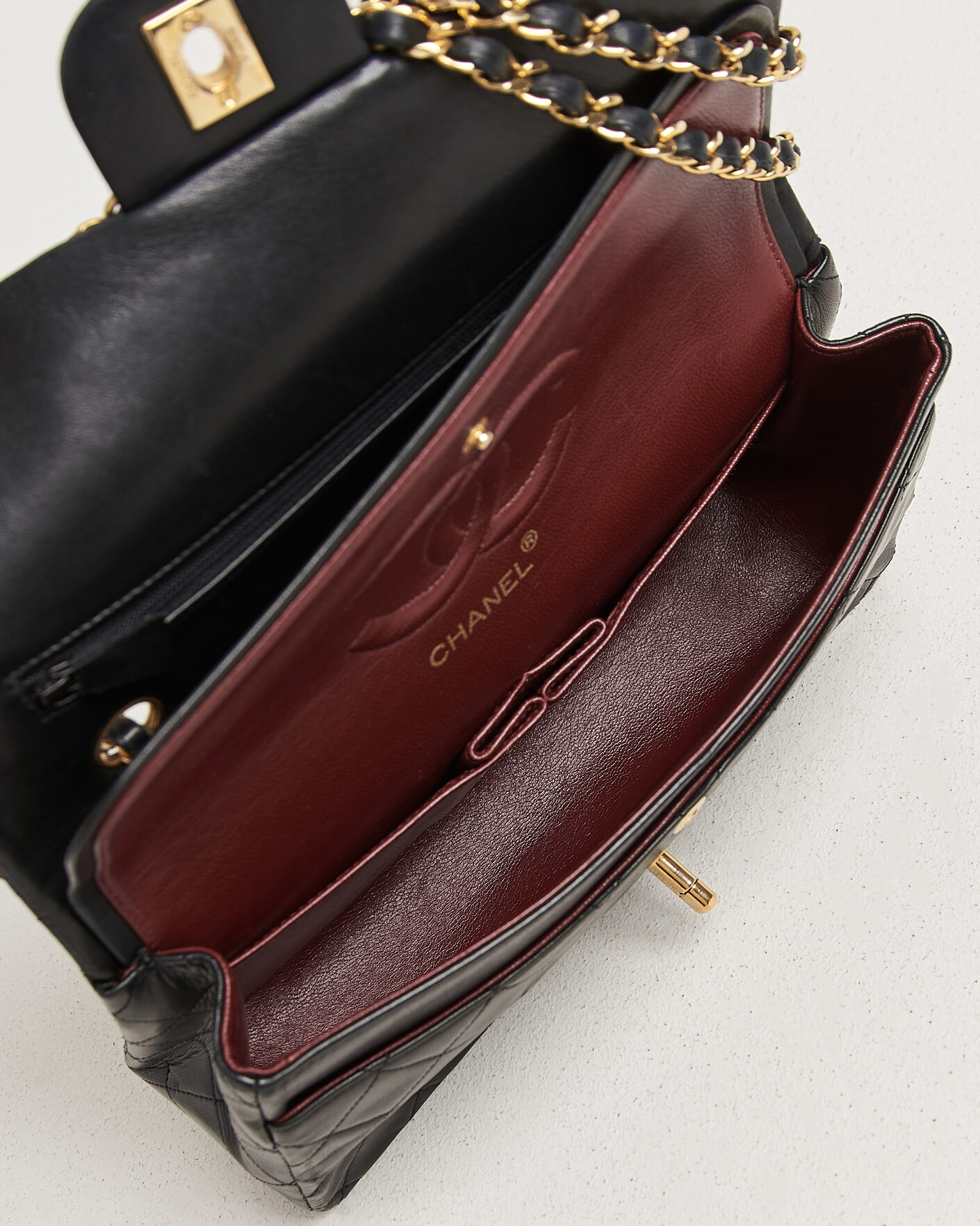 Uomini | Chanel Pre-Owned Classic Medium Double Flap Bag Lambskin Black | Chanel Pre-Owned | Classic Medium Double Flap Bag Lambskin Black