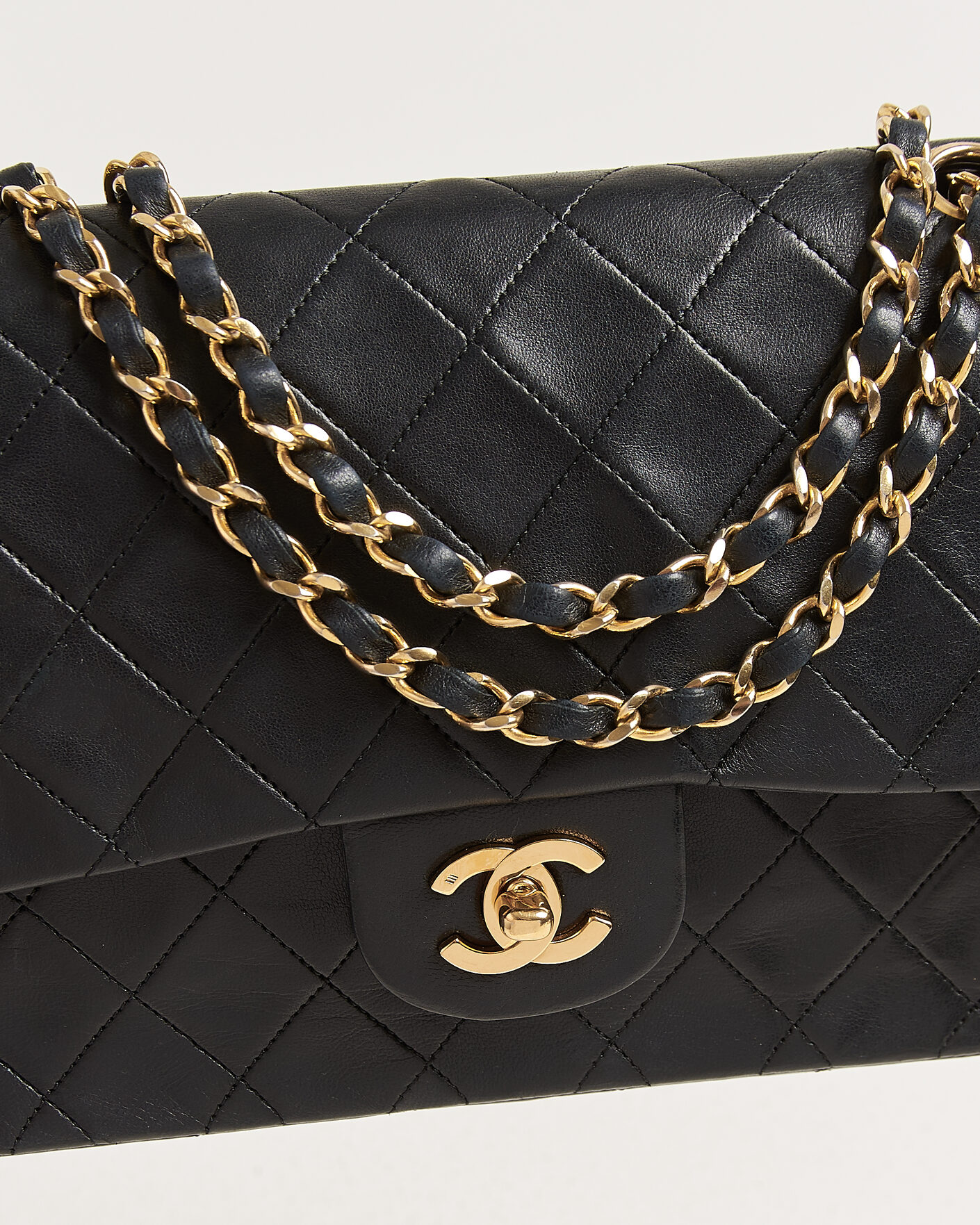 Uomini | Chanel Pre-Owned Classic Medium Double Flap Bag Lambskin Black | Chanel Pre-Owned | Classic Medium Double Flap Bag Lambskin Black
