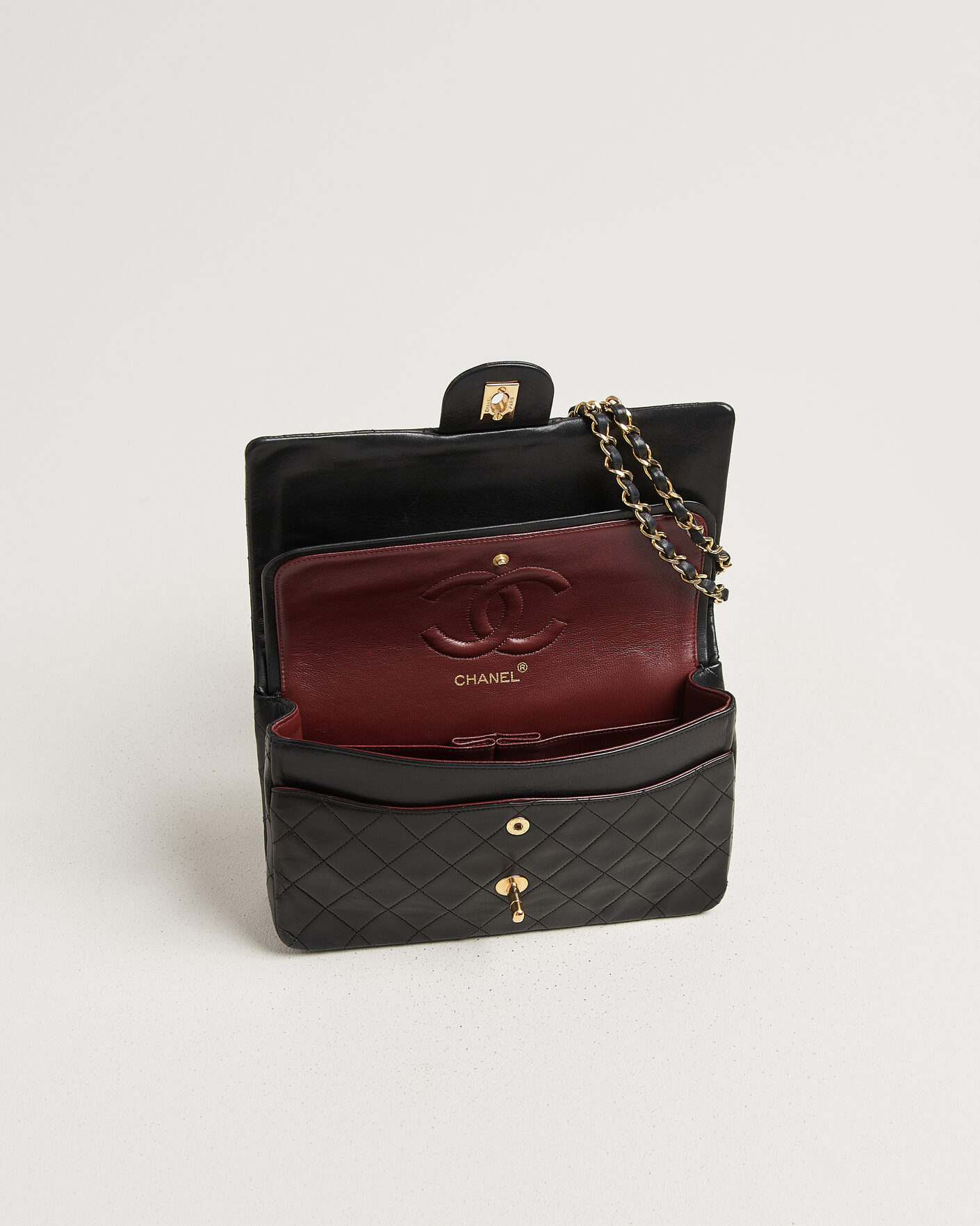 Uomini | Chanel Pre-Owned Classic Medium Double Flap Bag Lambskin Black | Chanel Pre-Owned | Classic Medium Double Flap Bag Lambskin Black