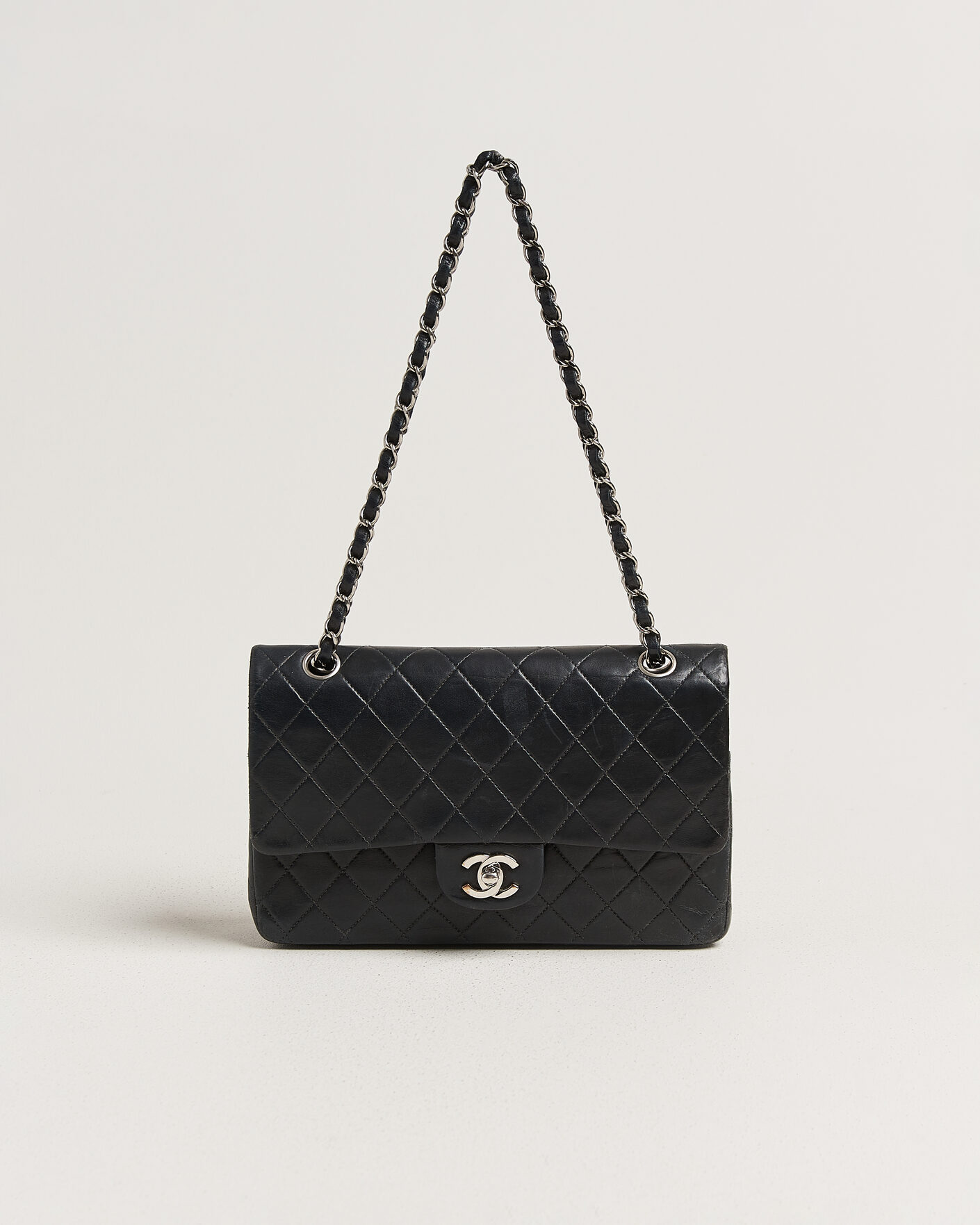 Uomini | Pre-Owned & Vintage Bags | Chanel Pre-Owned | Classic Medium Double Flap Bag Lambskin Black