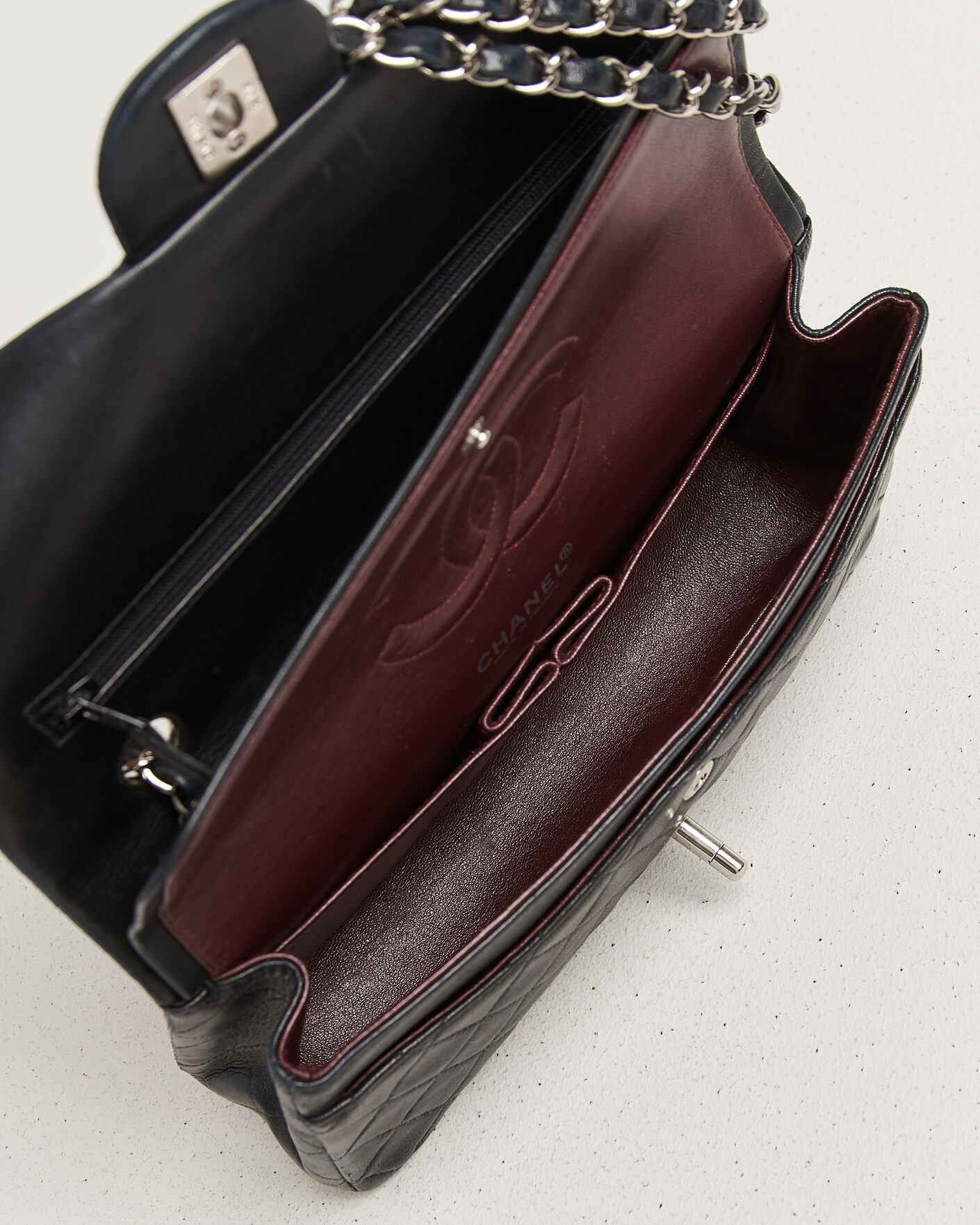 Uomini | Pre-Owned & Vintage Bags | Chanel Pre-Owned | Classic Medium Double Flap Bag Lambskin Black