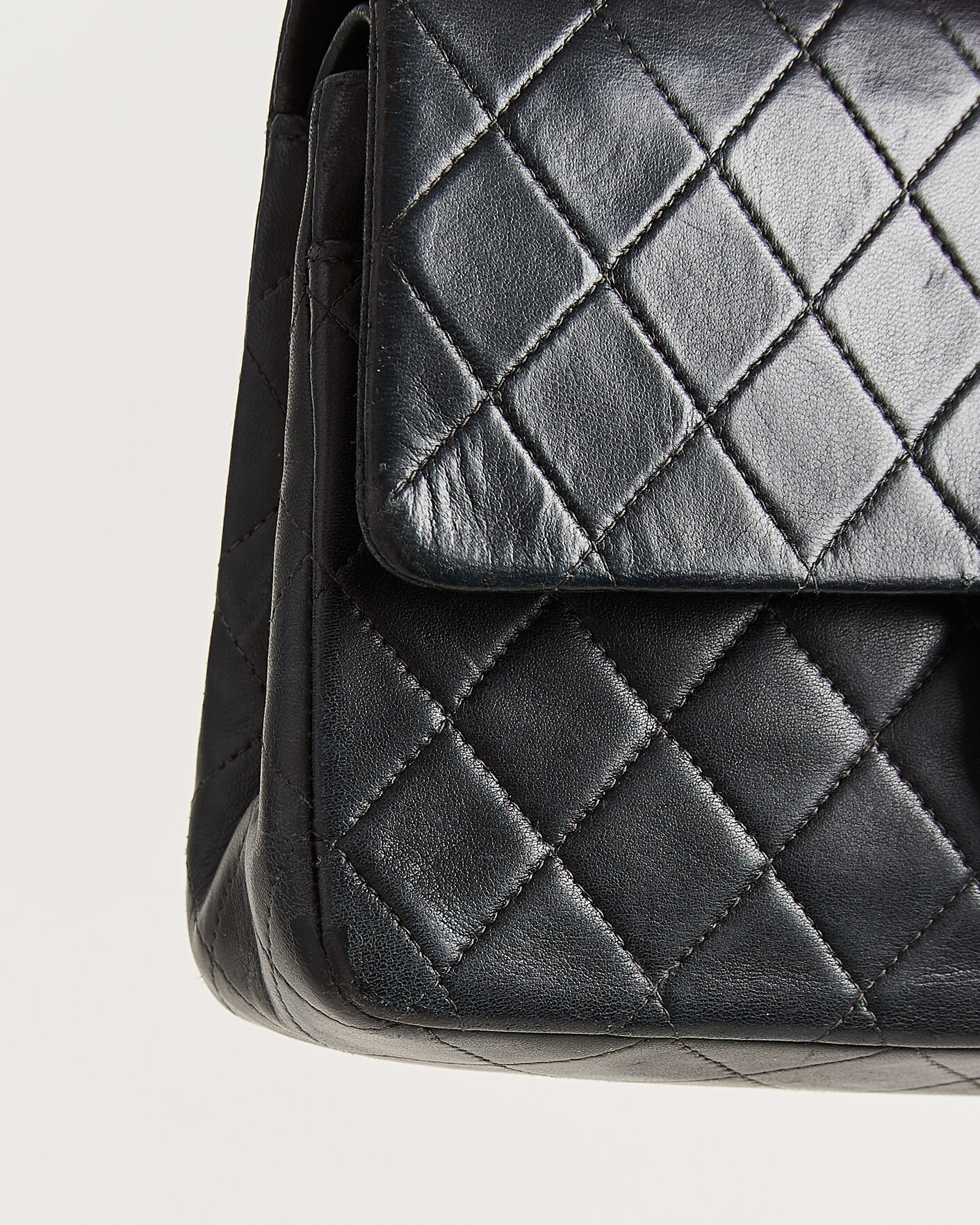Uomini | Pre-Owned & Vintage Bags | Chanel Pre-Owned | Classic Medium Double Flap Bag Lambskin Black