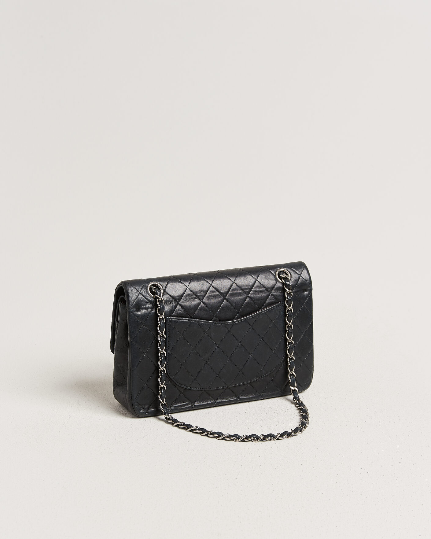 Uomini | Pre-Owned & Vintage Bags | Chanel Pre-Owned | Classic Medium Double Flap Bag Lambskin Black