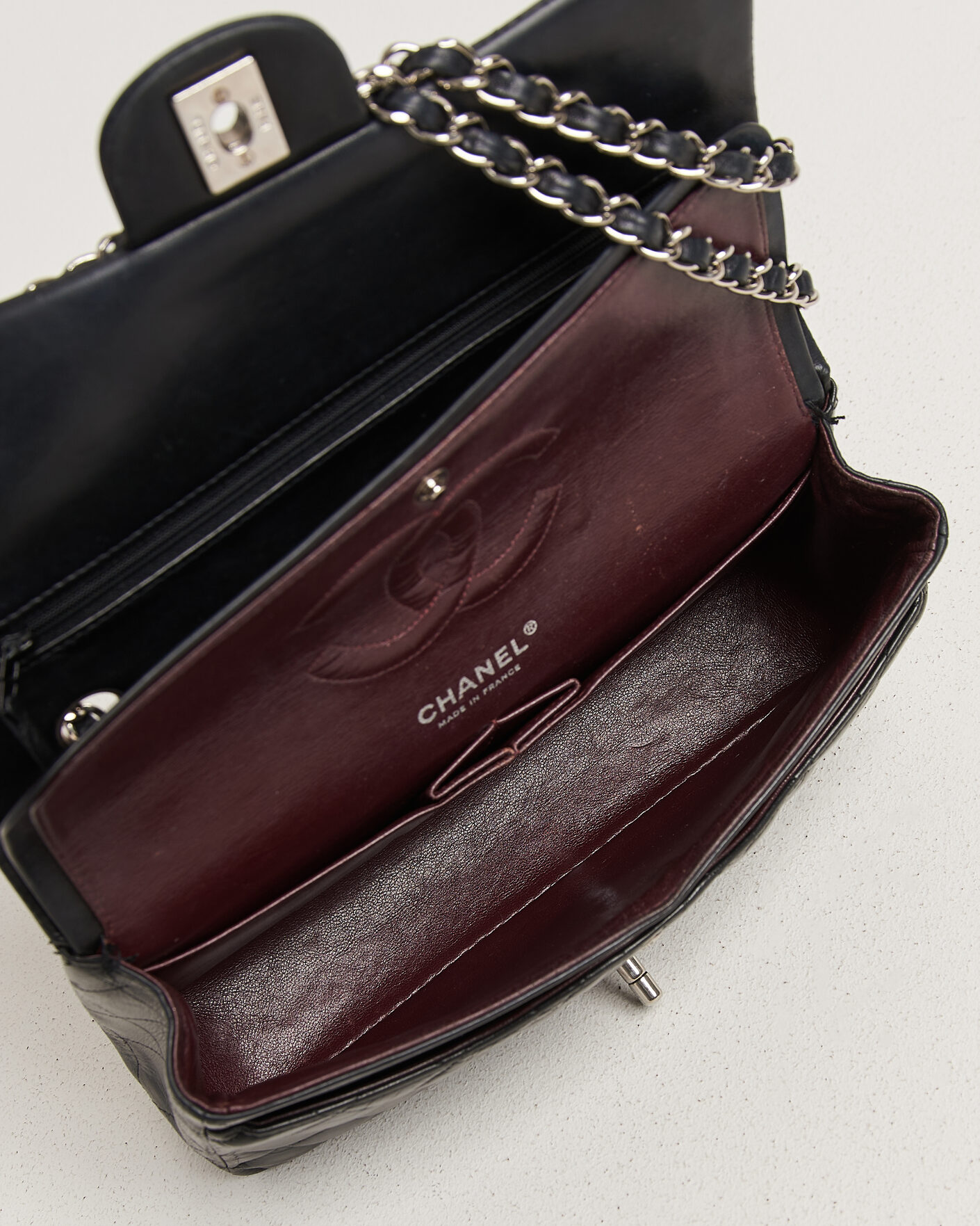 Uomini | Pre-Owned & Vintage Bags | Chanel Pre-Owned | Classic Medium Double Flap Bag Lambskin Black