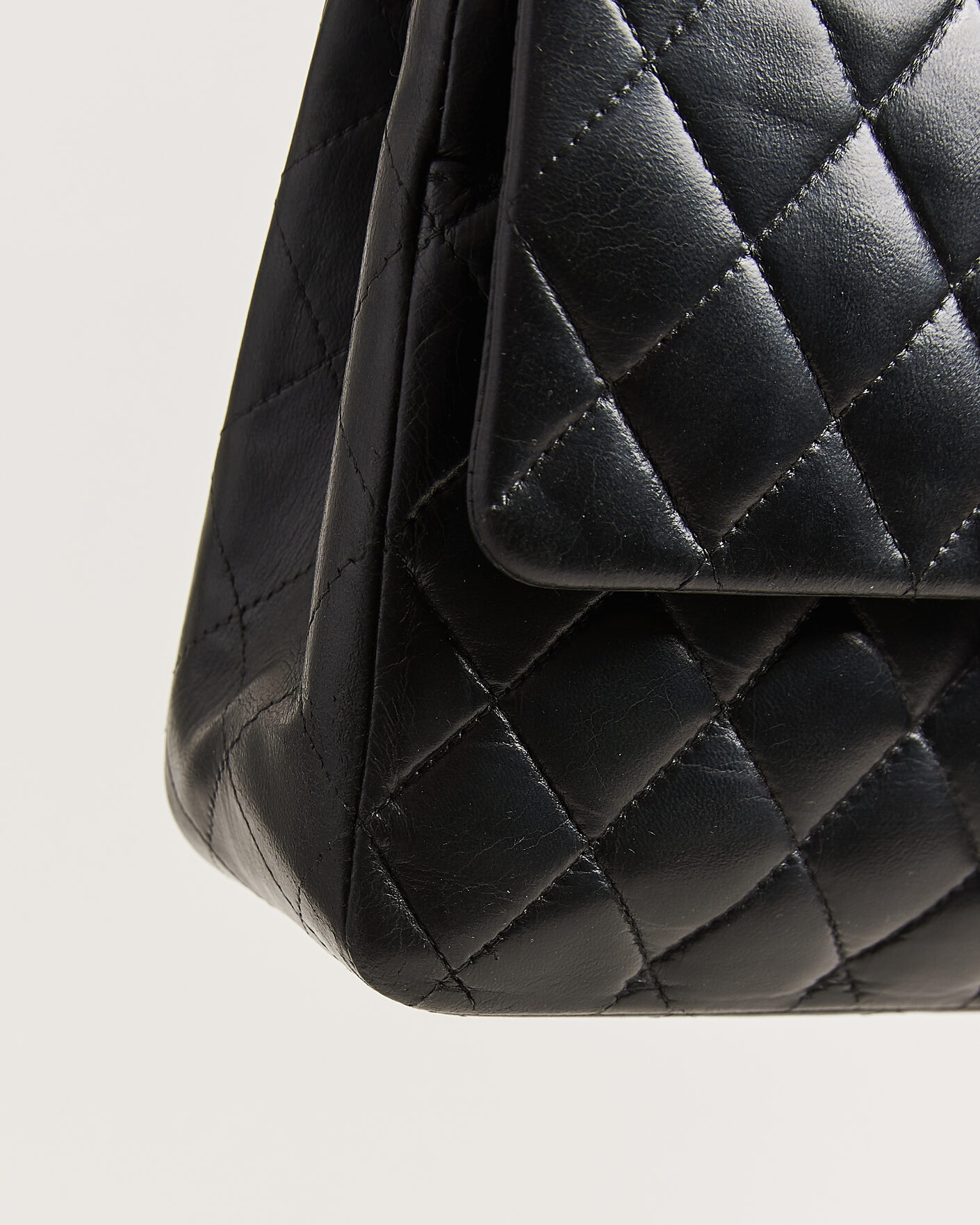 Uomini | Pre-Owned & Vintage Bags | Chanel Pre-Owned | Classic Medium Double Flap Bag Lambskin Black