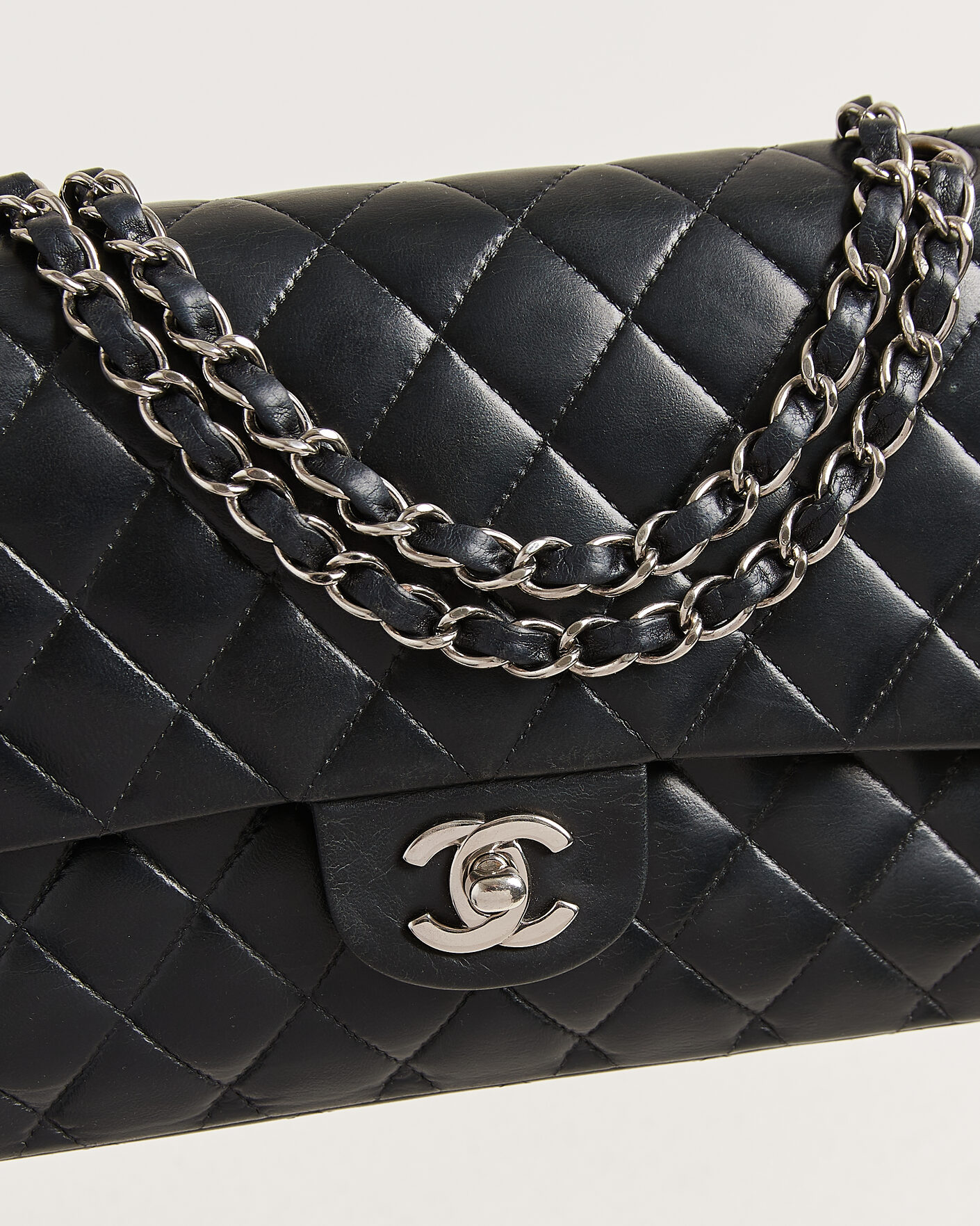 Uomini | Pre-Owned & Vintage Bags | Chanel Pre-Owned | Classic Medium Double Flap Bag Lambskin Black