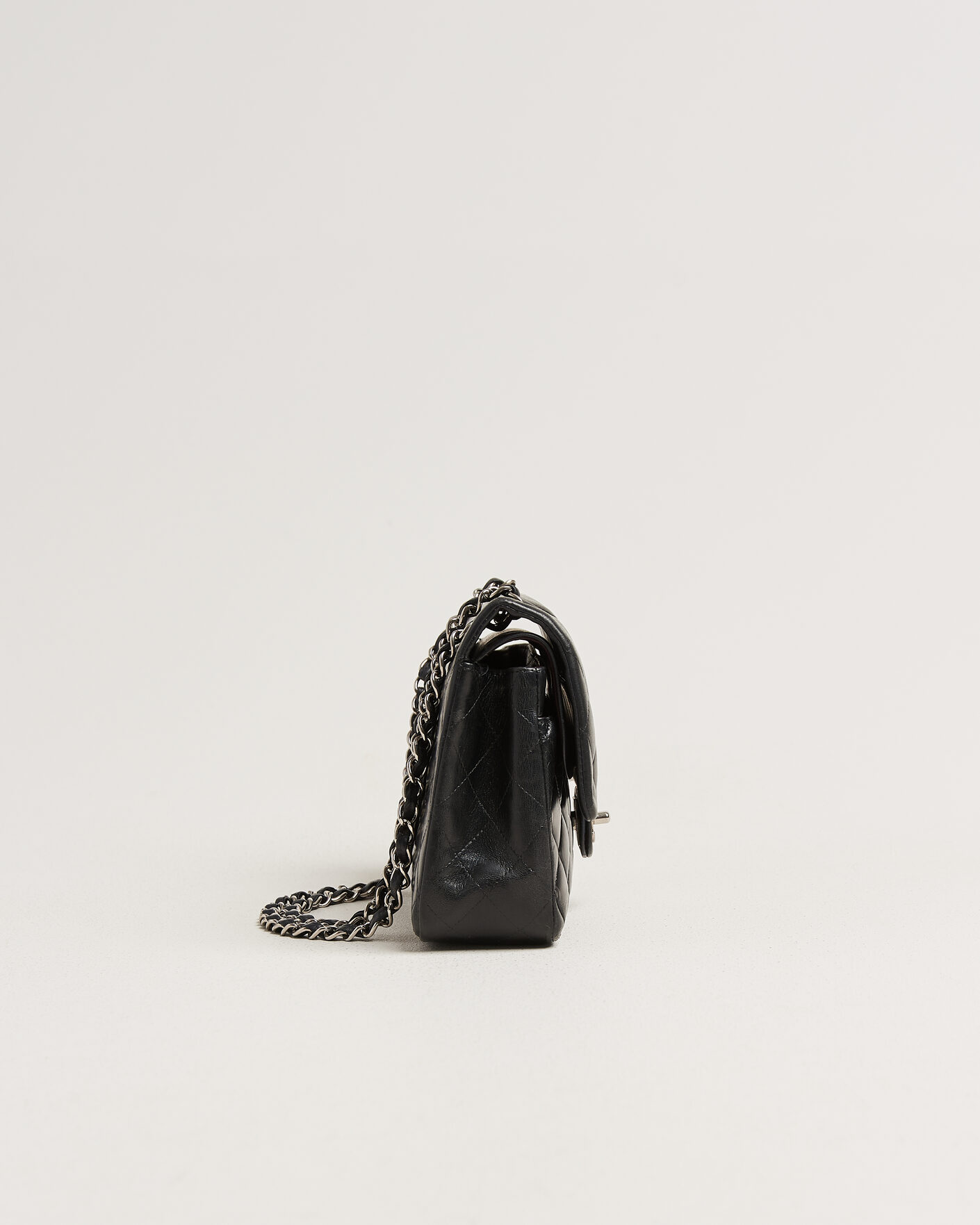 Uomini | Pre-Owned & Vintage Bags | Chanel Pre-Owned | Classic Medium Double Flap Bag Lambskin Black