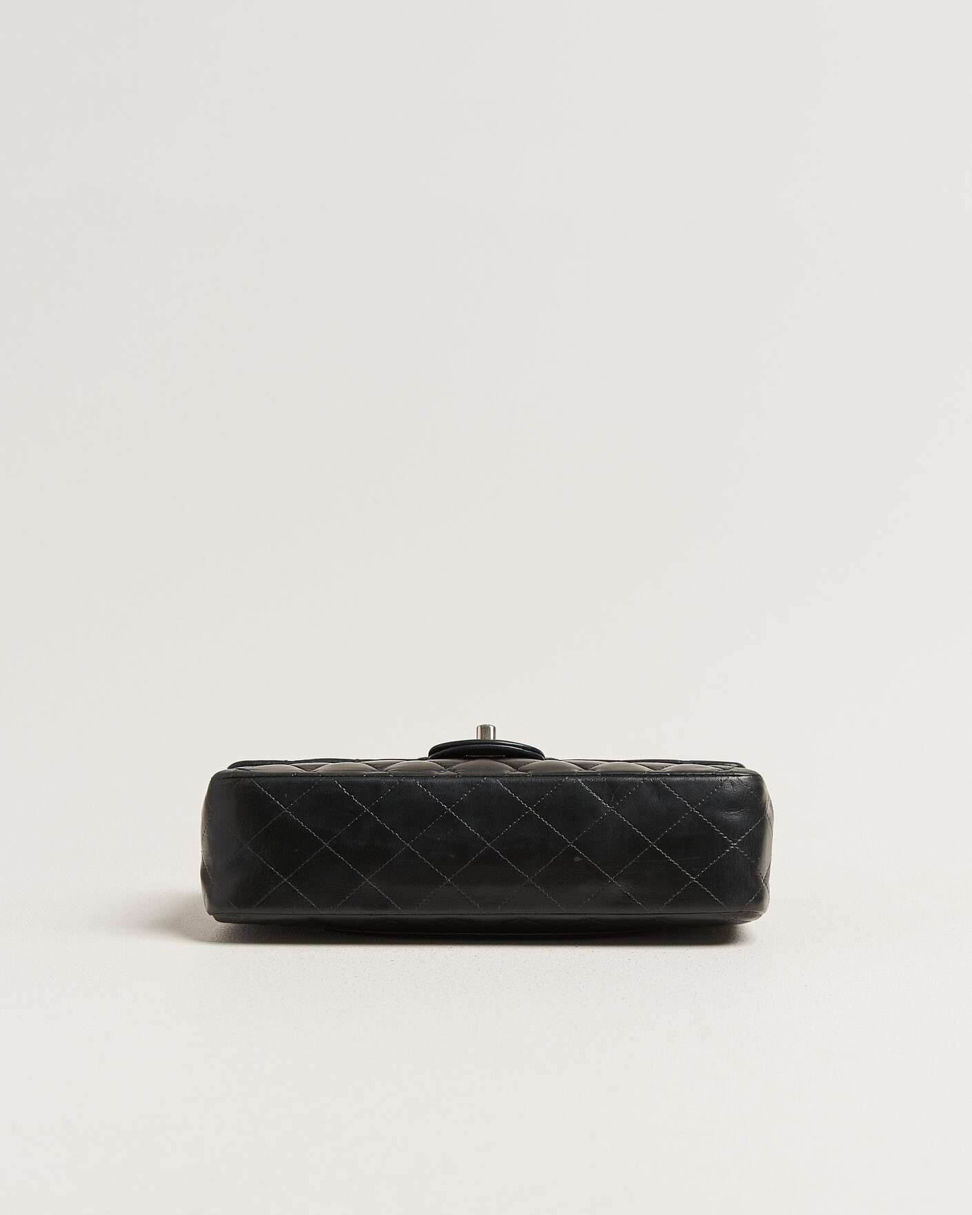Uomini | Pre-Owned & Vintage Bags | Chanel Pre-Owned | Classic Medium Double Flap Bag Lambskin Black