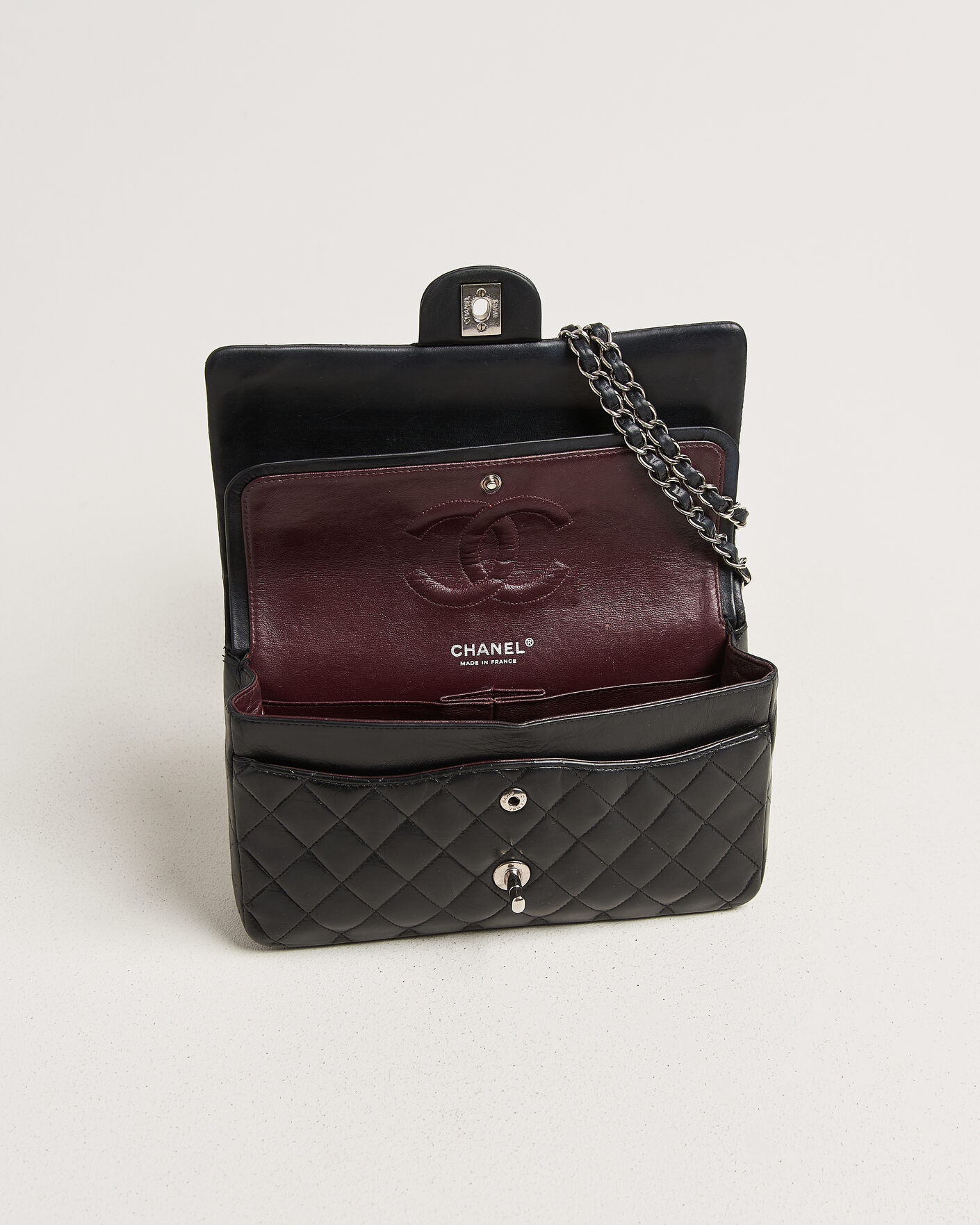 Uomini | Pre-Owned & Vintage Bags | Chanel Pre-Owned | Classic Medium Double Flap Bag Lambskin Black