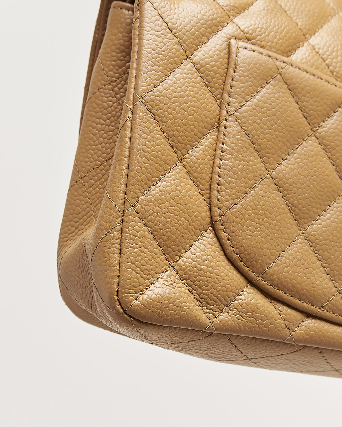 Uomini | Pre-Owned & Vintage Bags | Chanel Pre-Owned | Classic Small Double Flap Bag Caviar Leather Beige