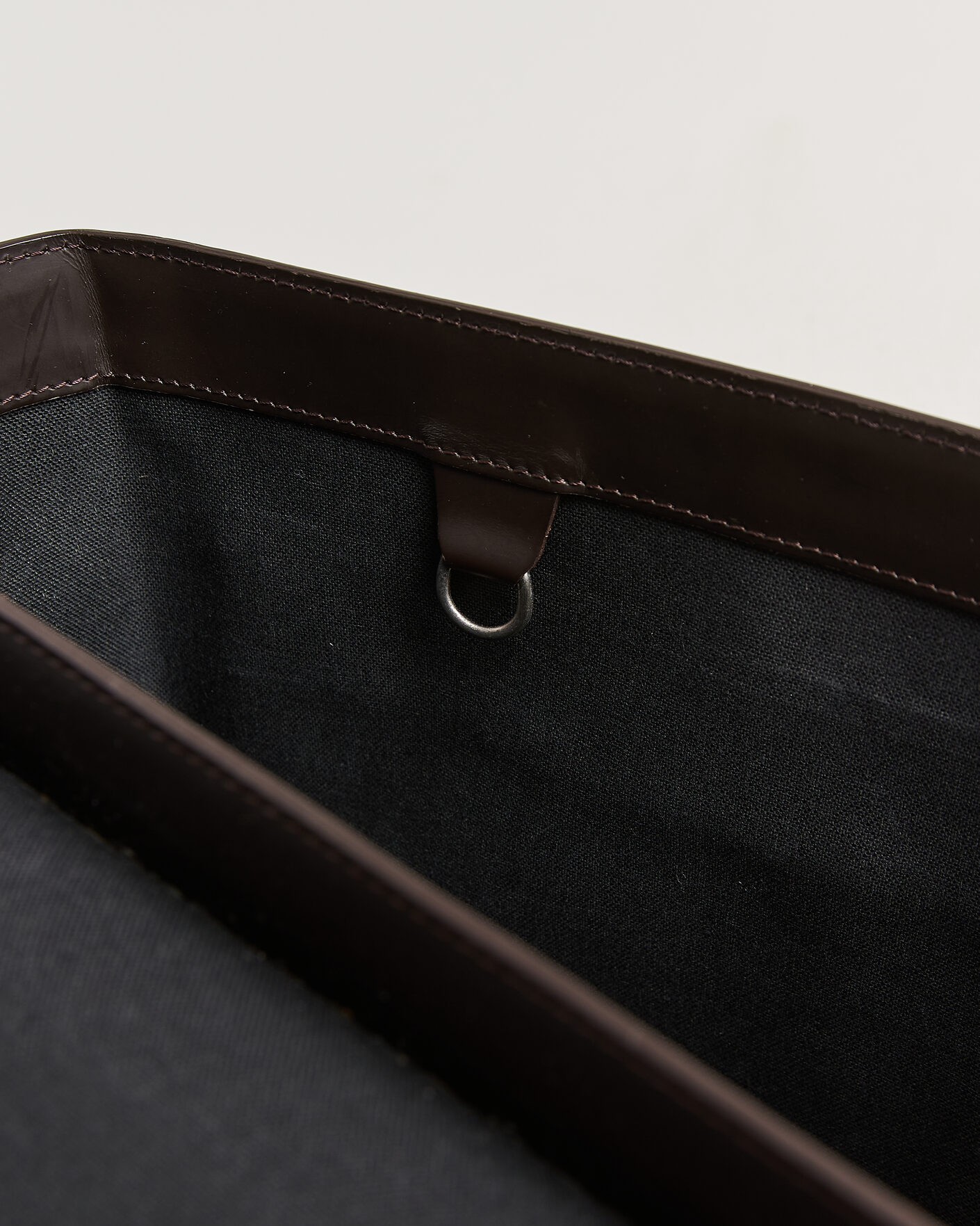 Uomini | Pre-Owned & Vintage Bags | Louis Vuitton Pre-Owned | Messenger Bag Monogram Glace Bobby Brown