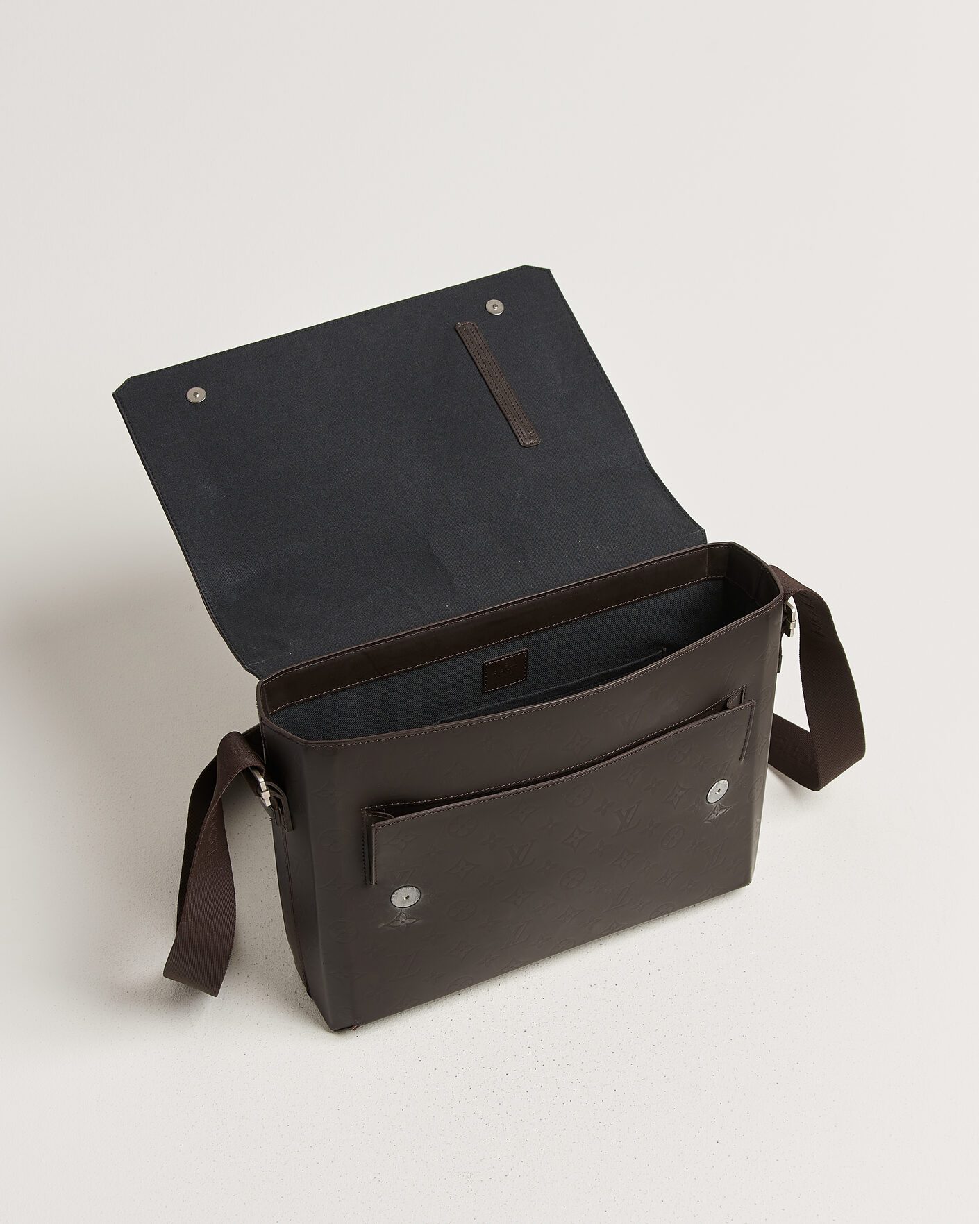 Uomini | Pre-Owned & Vintage Bags | Louis Vuitton Pre-Owned | Messenger Bag Monogram Glace Bobby Brown