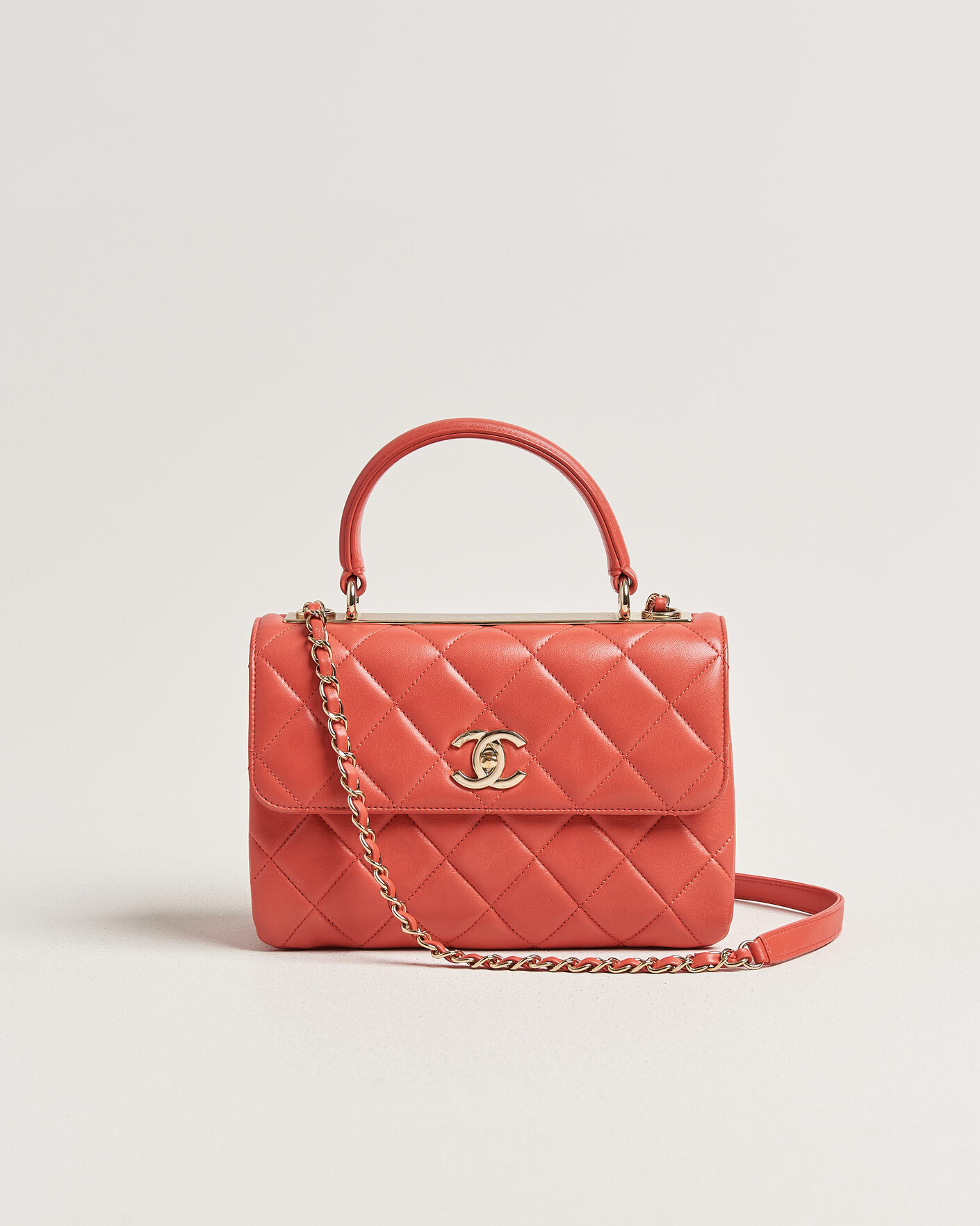 Uomini | Pre-Owned & Vintage Bags | Chanel Pre-Owned | Trendy CC Top Handle Bag Coral