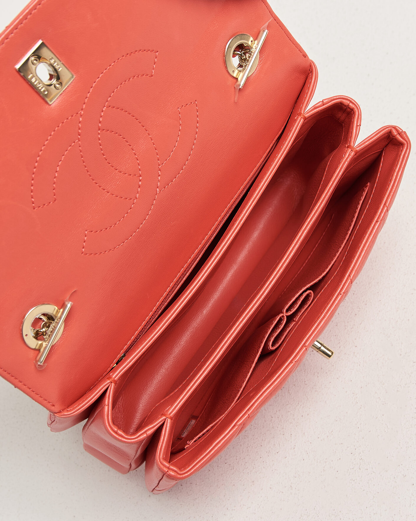 Uomini | Pre-Owned & Vintage Bags | Chanel Pre-Owned | Trendy CC Top Handle Bag Coral