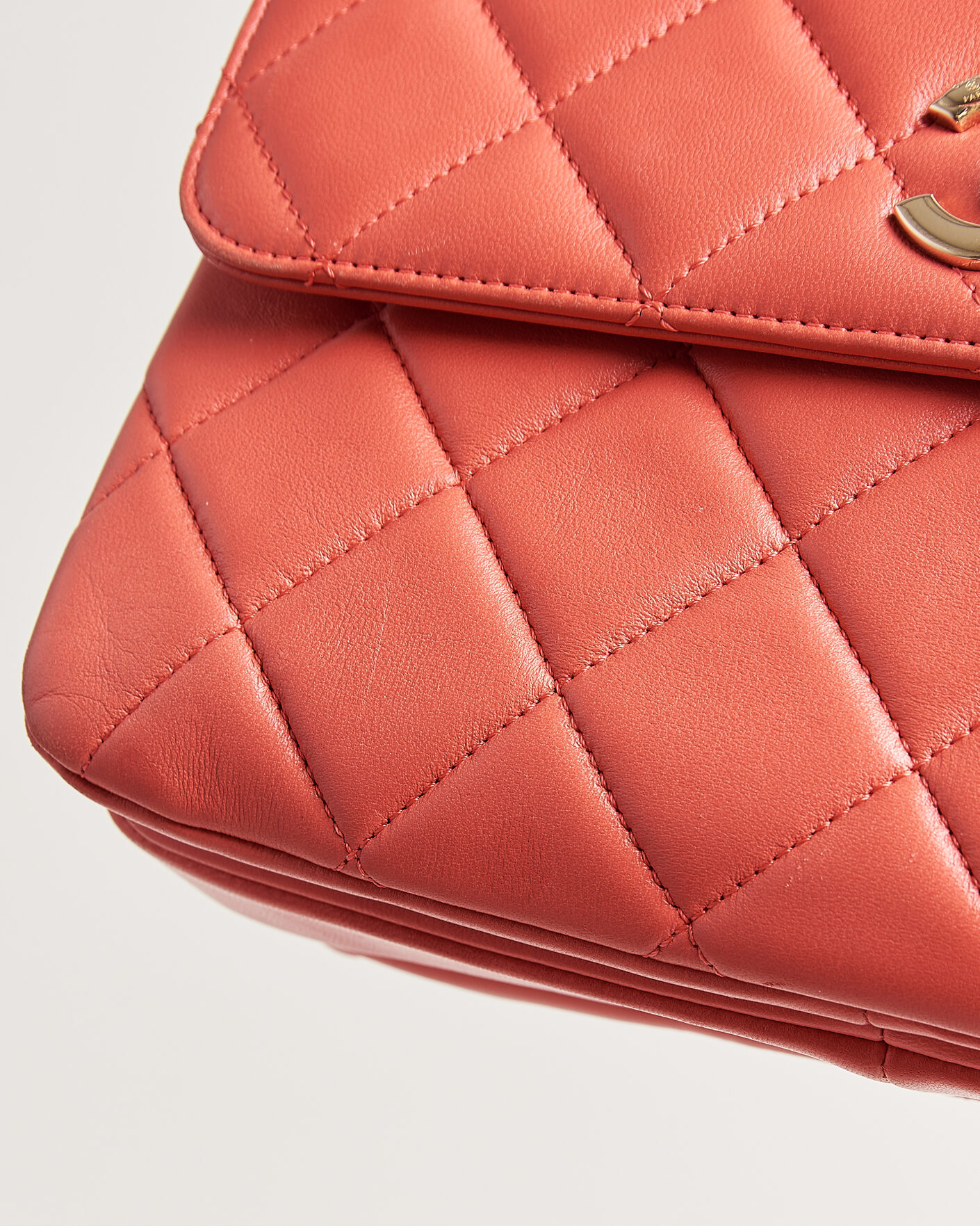 Uomini | Pre-Owned & Vintage Bags | Chanel Pre-Owned | Trendy CC Top Handle Bag Coral