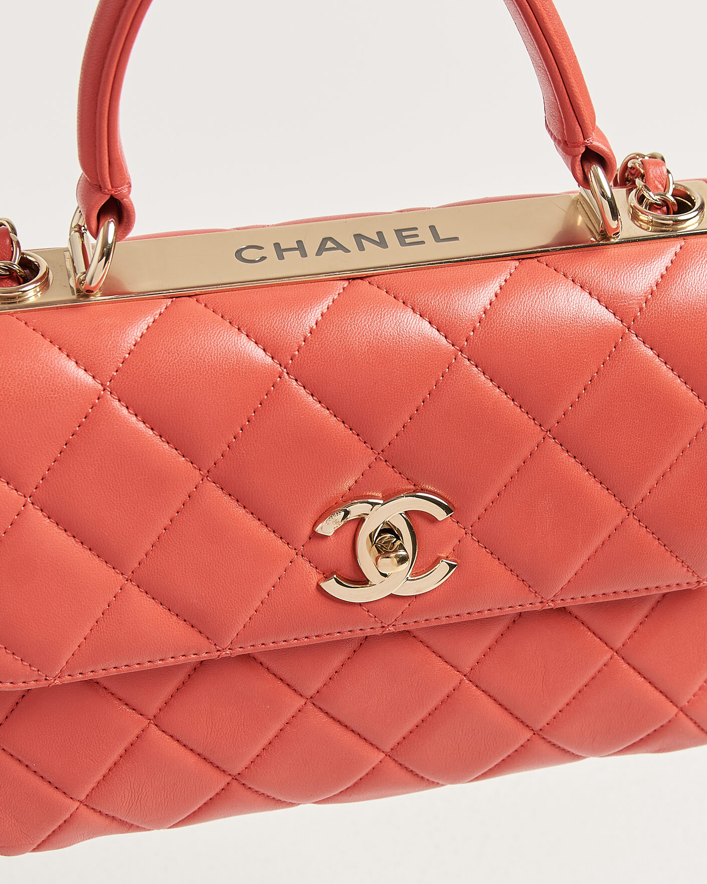 Uomini | Pre-Owned & Vintage Bags | Chanel Pre-Owned | Trendy CC Top Handle Bag Coral