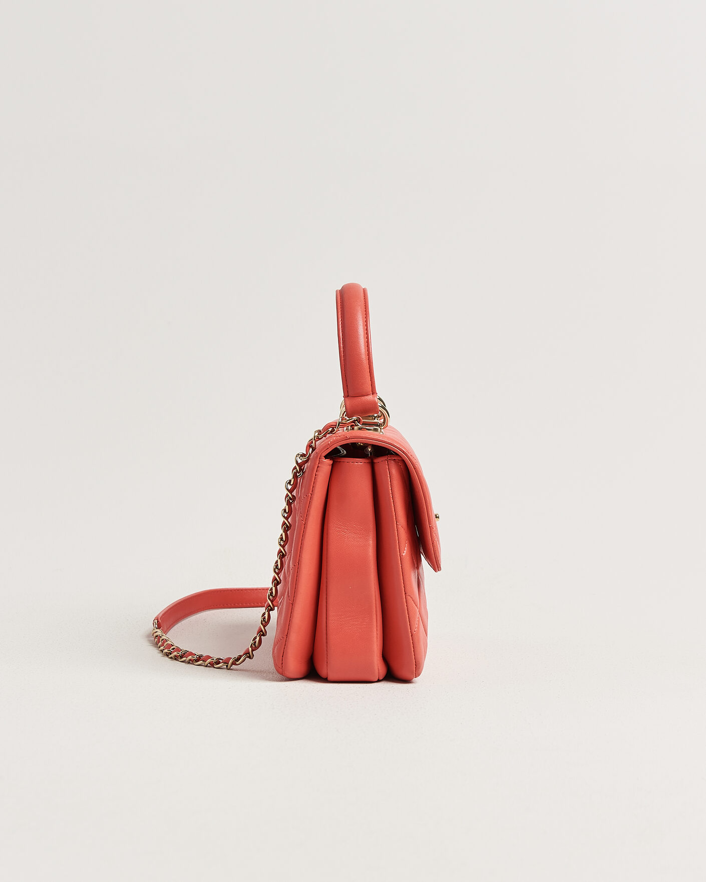 Uomini | Pre-Owned & Vintage Bags | Chanel Pre-Owned | Trendy CC Top Handle Bag Coral