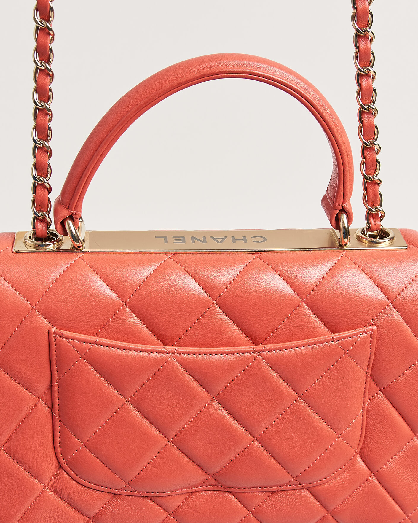 Uomini | Pre-Owned & Vintage Bags | Chanel Pre-Owned | Trendy CC Top Handle Bag Coral