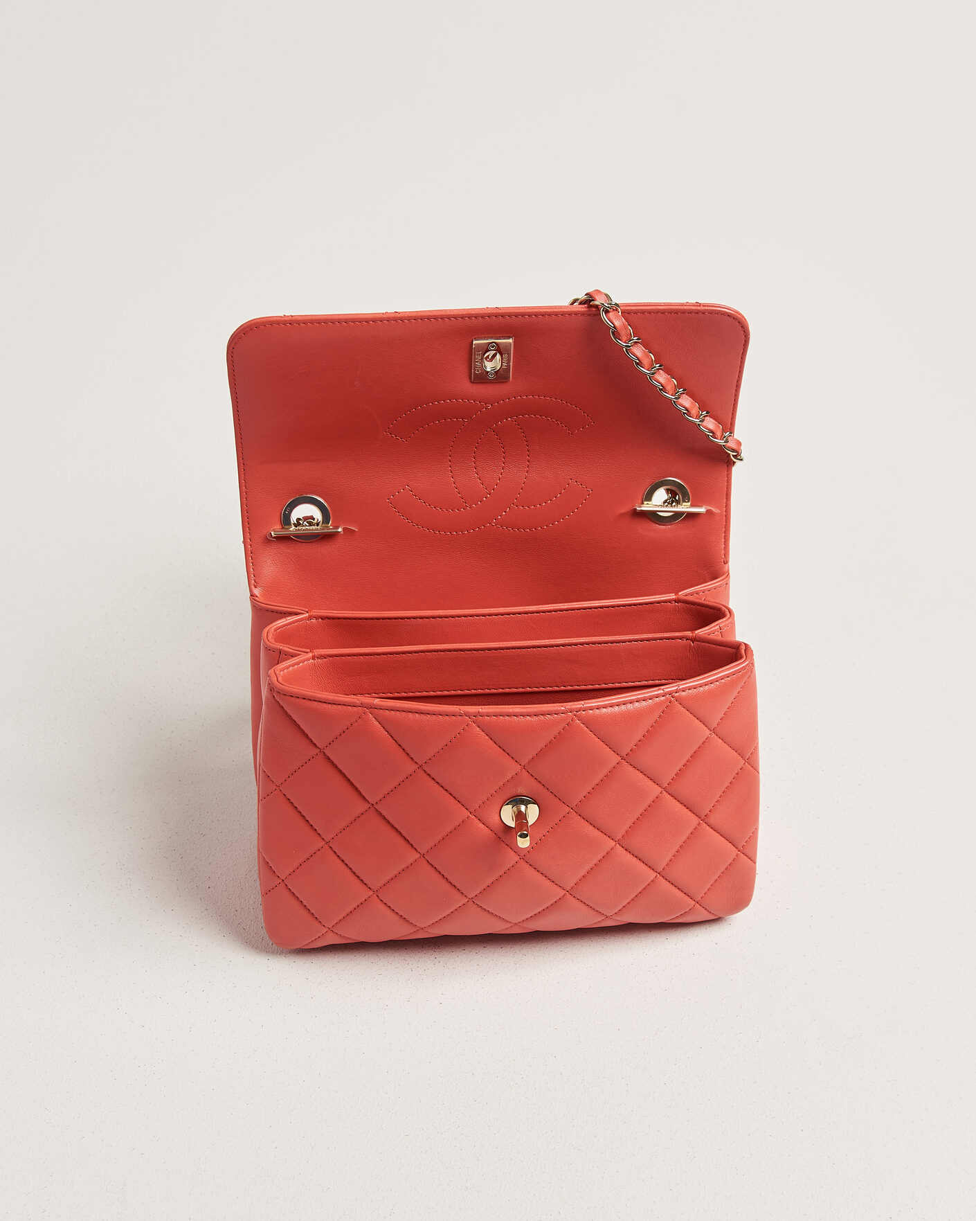 Uomini | Pre-Owned & Vintage Bags | Chanel Pre-Owned | Trendy CC Top Handle Bag Coral