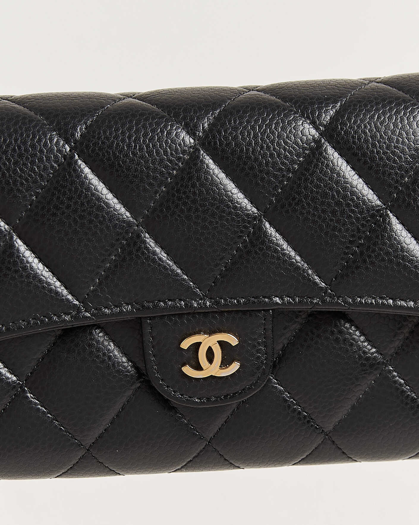 Uomini | Pre-Owned & Vintage Bags | Chanel Pre-Owned | Classic Long Flap Wallet Caviar Leather Black