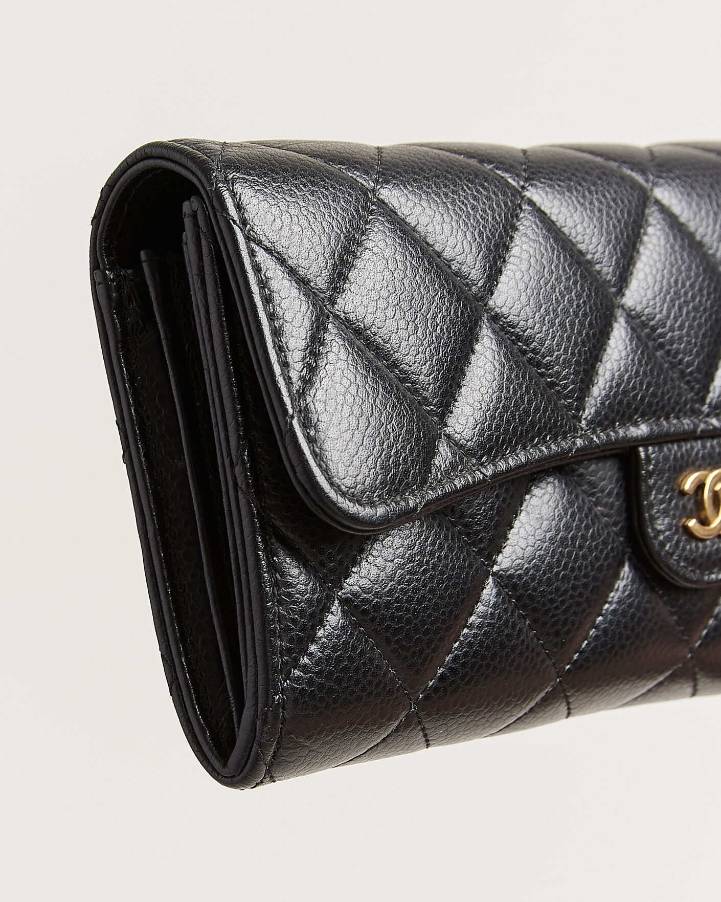 Uomini | Pre-Owned & Vintage Bags | Chanel Pre-Owned | Classic Long Flap Wallet Caviar Leather Black