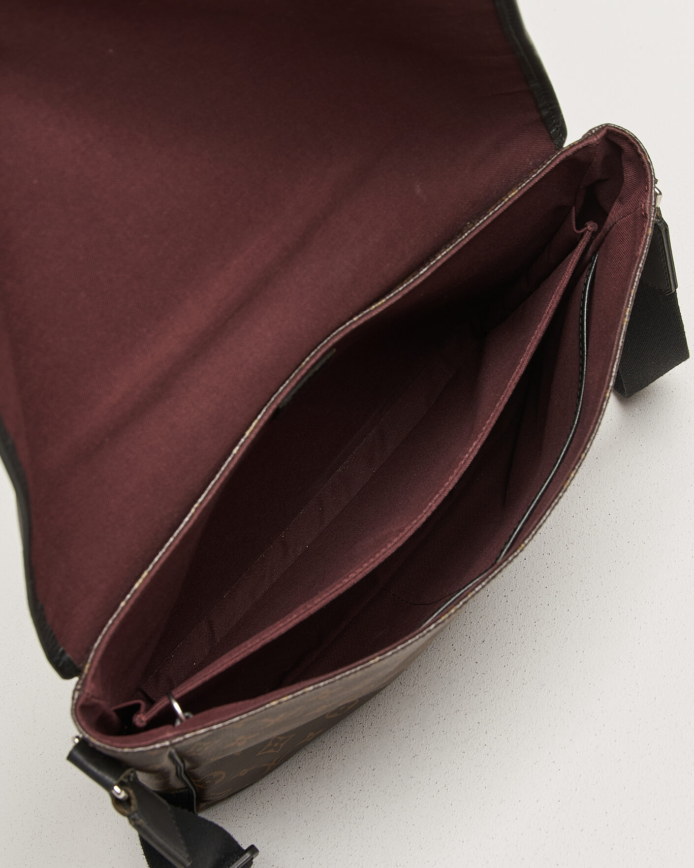 Uomini | Pre-Owned & Vintage Bags | Louis Vuitton Pre-Owned | Abbesses Messenger Bag Monogram Macassar