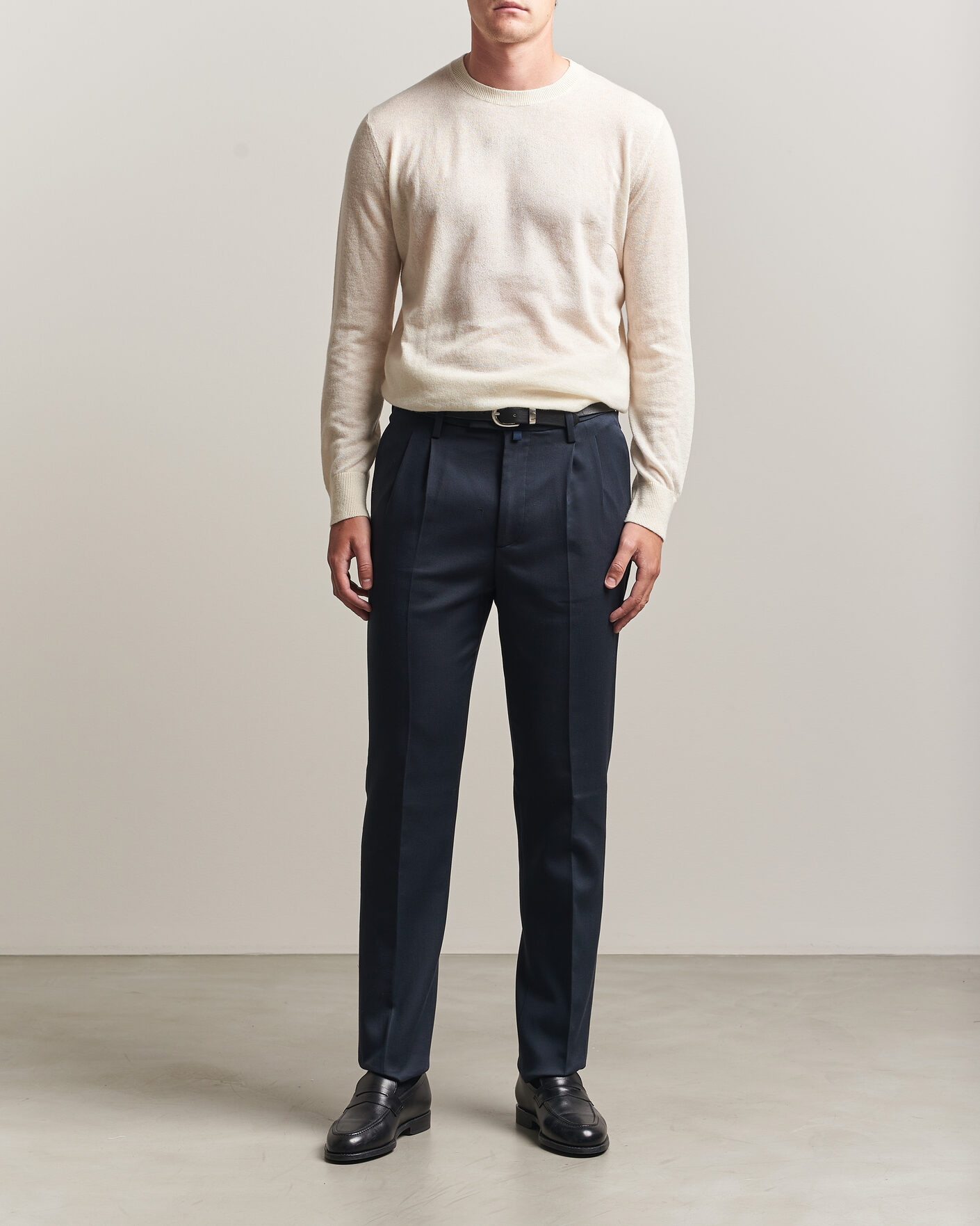 Uomini | Pantaloni | Jacob Cohën | Lucas Pleated Cotton Gabardine Trousers Navy