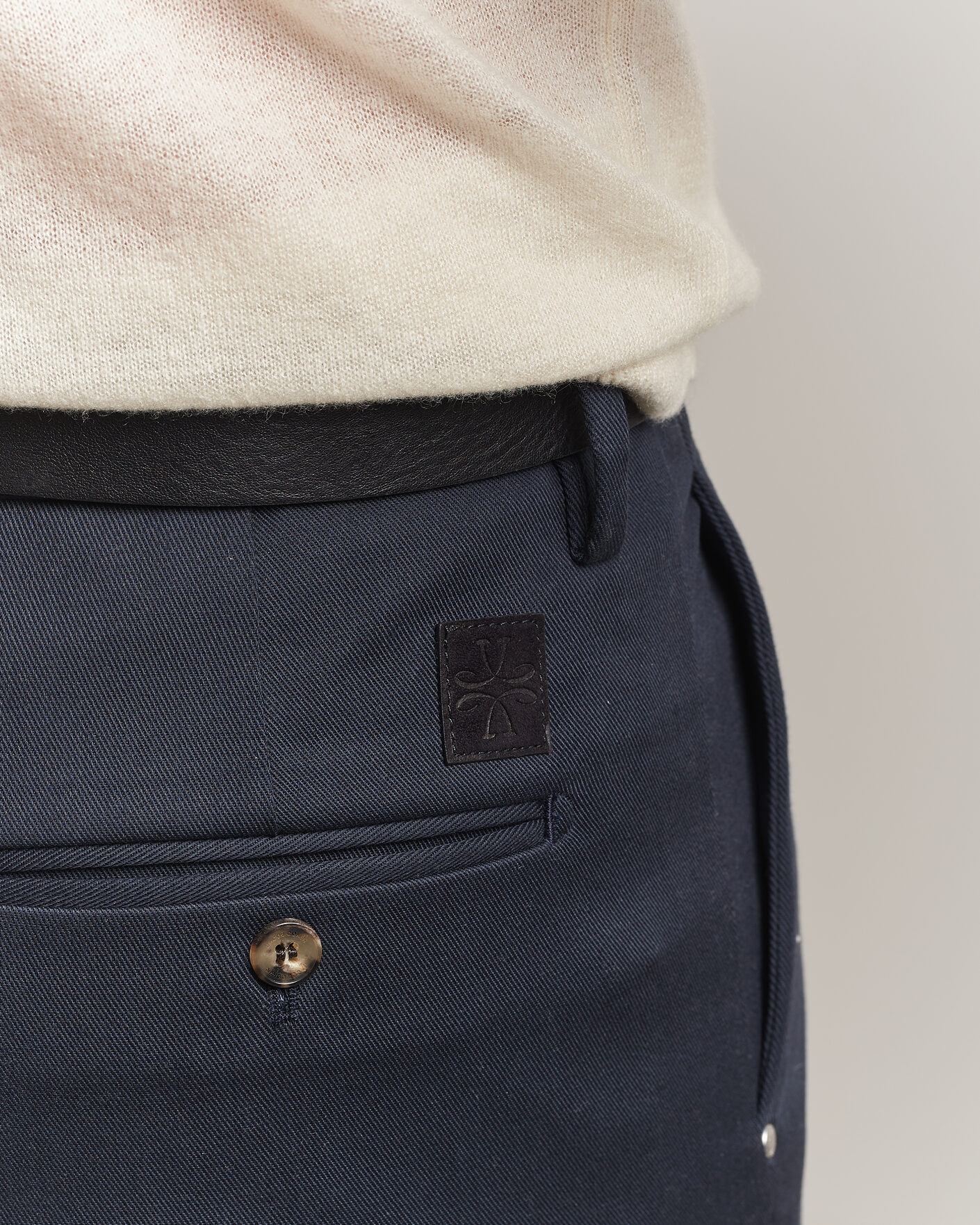 Uomini | Pantaloni | Jacob Cohën | Lucas Pleated Cotton Gabardine Trousers Navy