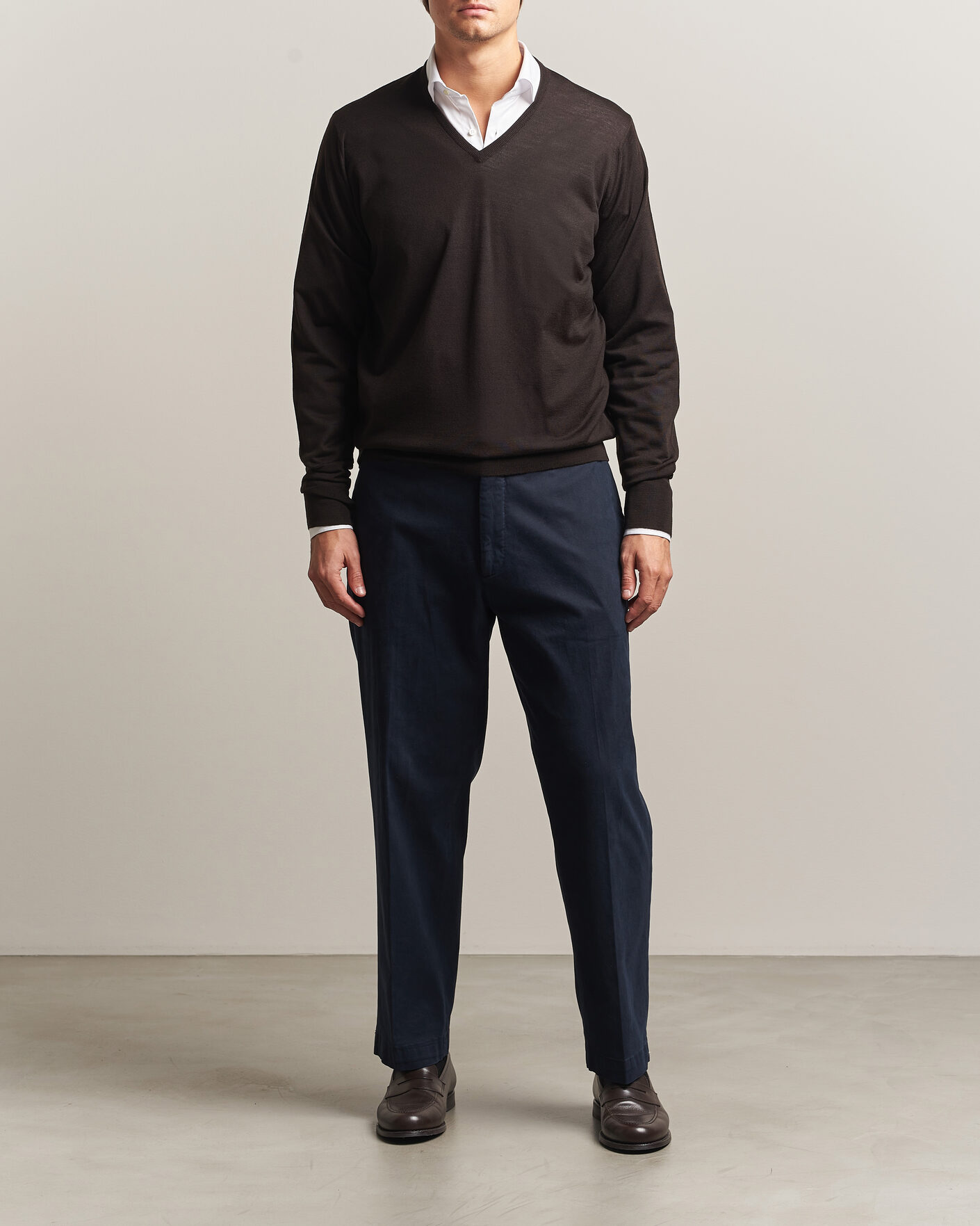 Uomini | Maglieria | John Smedley | Bobby Extra Fine Merino V-Neck Pullover Faulkner Brown