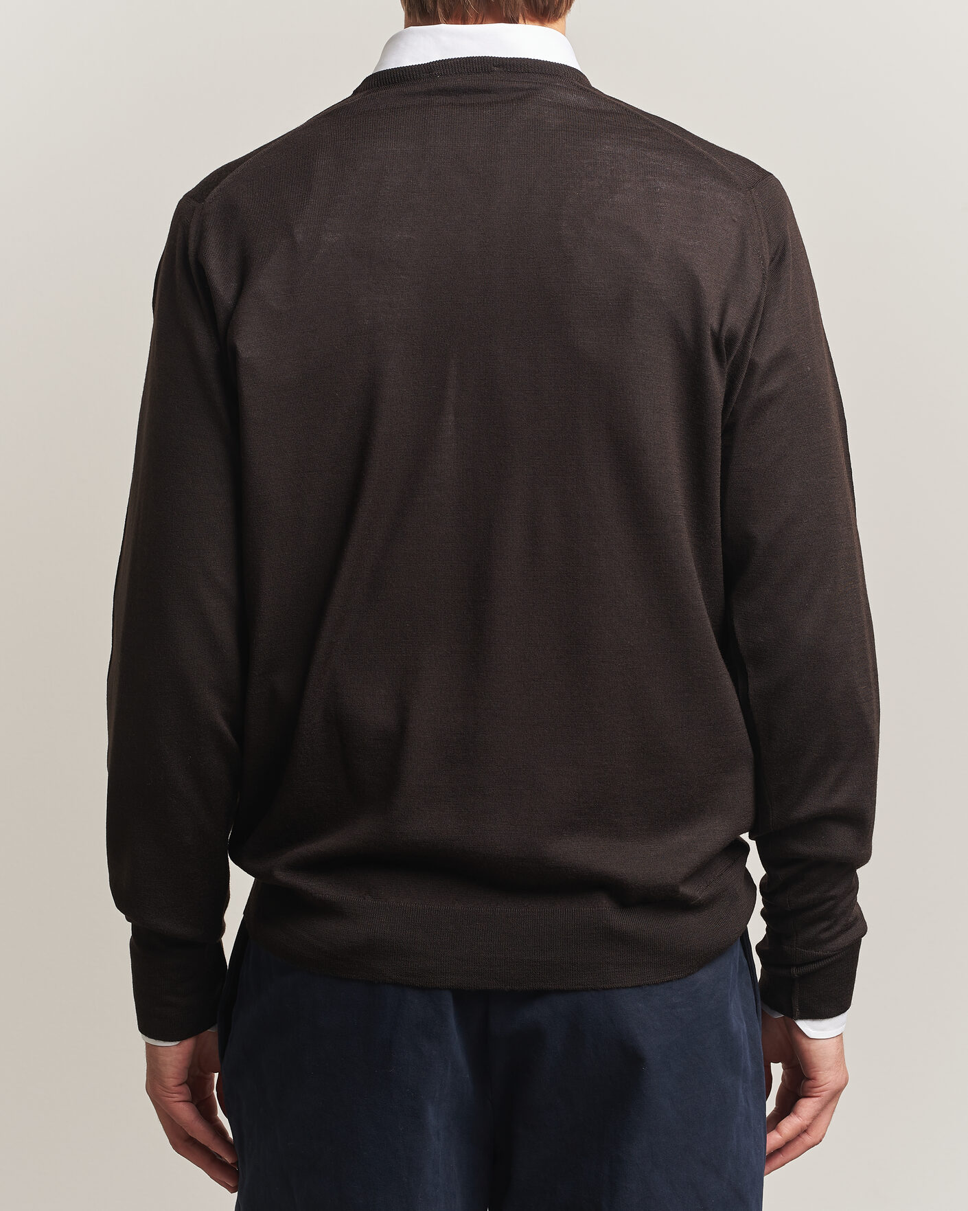 Uomini | Maglieria | John Smedley | Bobby Extra Fine Merino V-Neck Pullover Faulkner Brown