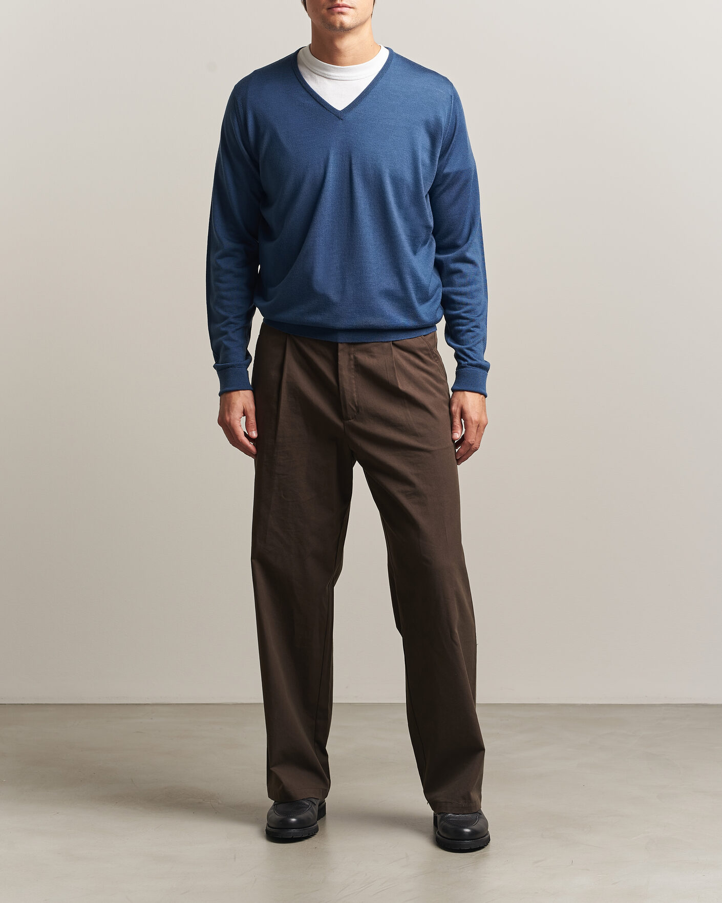 Uomini | Maglieria | John Smedley | Bobby Extra Fine Merino V-Neck Pullover Teal Firth