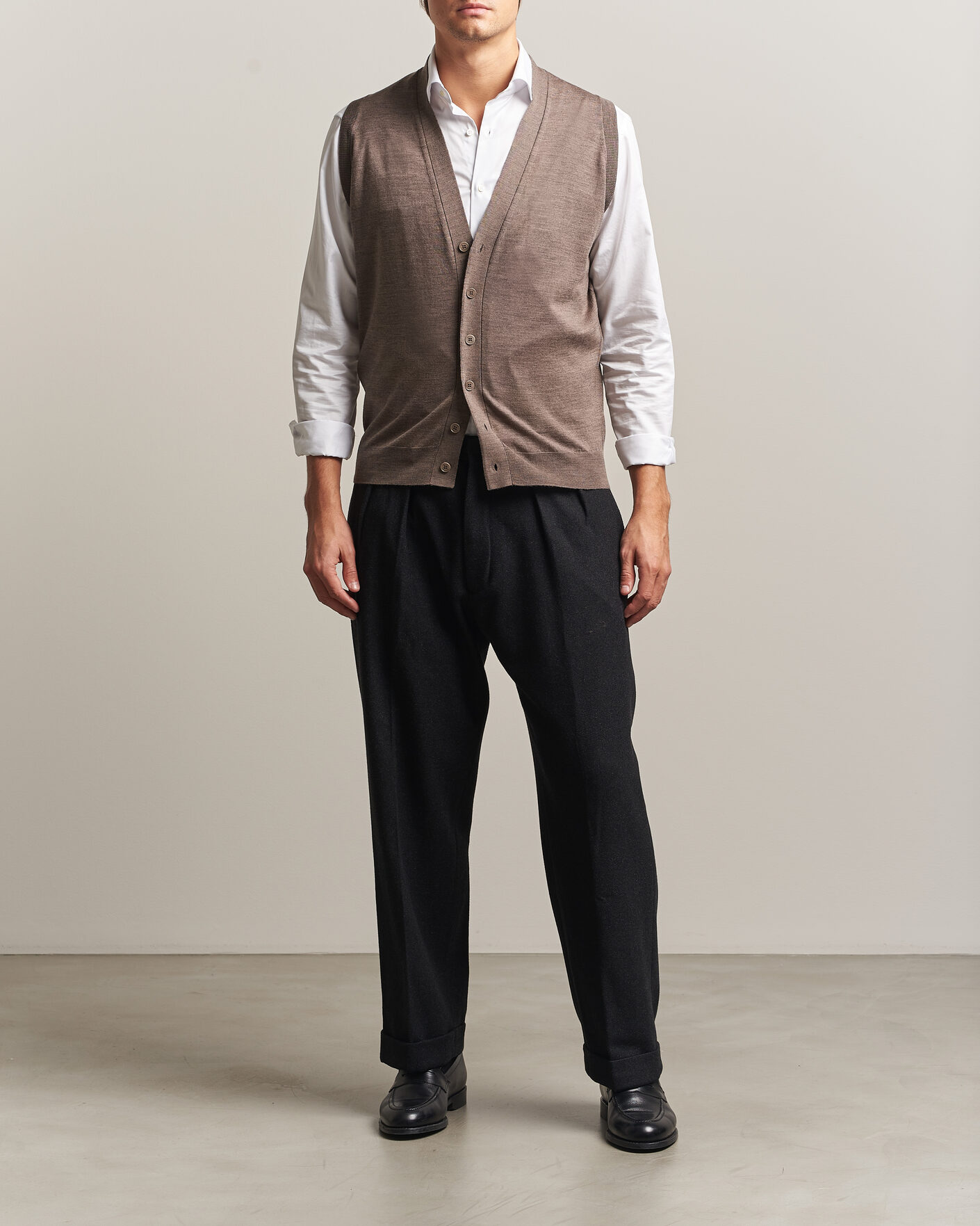 Uomini | Maglieria | John Smedley | Bolton Extra Fine Merino Waistcoat Mushroom Brown