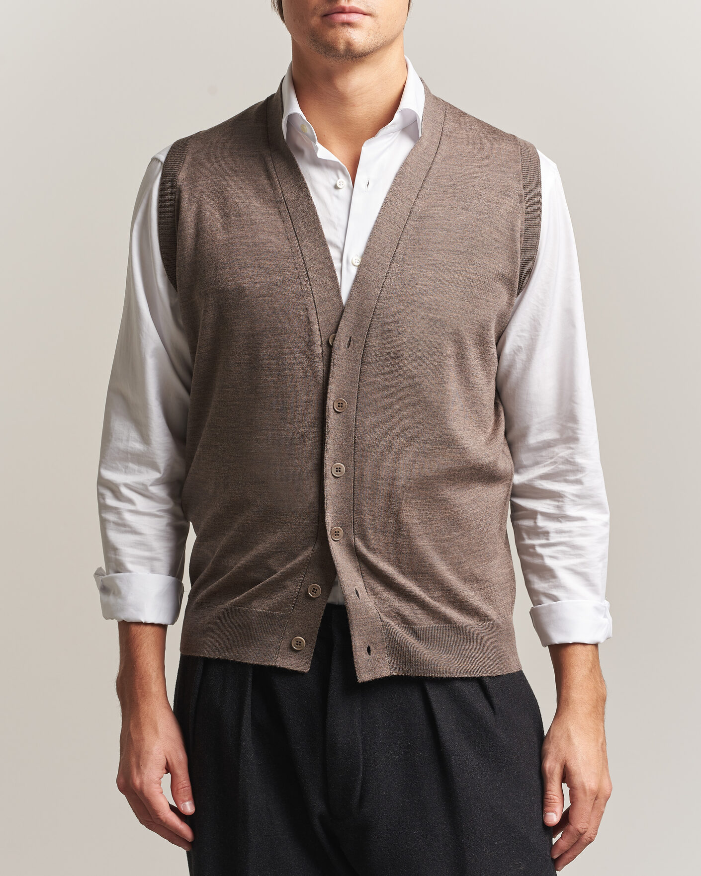 Uomini | Maglieria | John Smedley | Bolton Extra Fine Merino Waistcoat Mushroom Brown