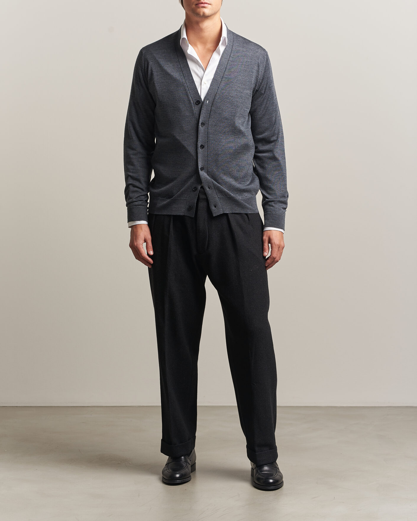 Uomini | Maglieria | John Smedley | Bradrick Extra Fine Merino Cardigan Charcoal