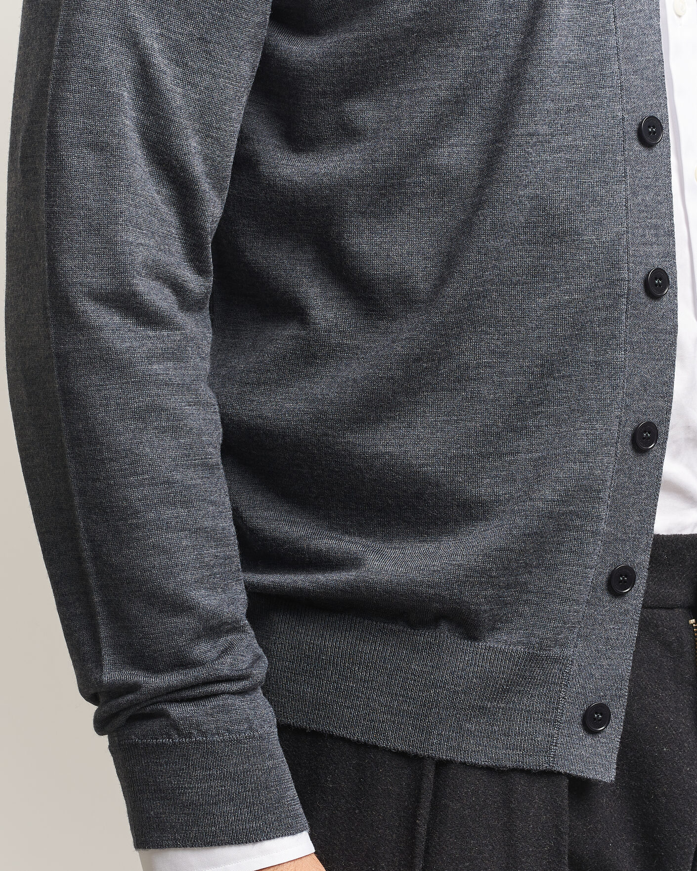 Uomini | Maglieria | John Smedley | Bradrick Extra Fine Merino Cardigan Charcoal
