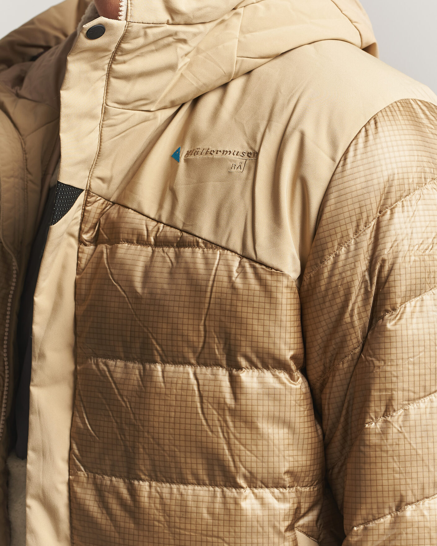 Uomini | Giacche | Klättermusen | Rå Hood Jacket Warm Sand
