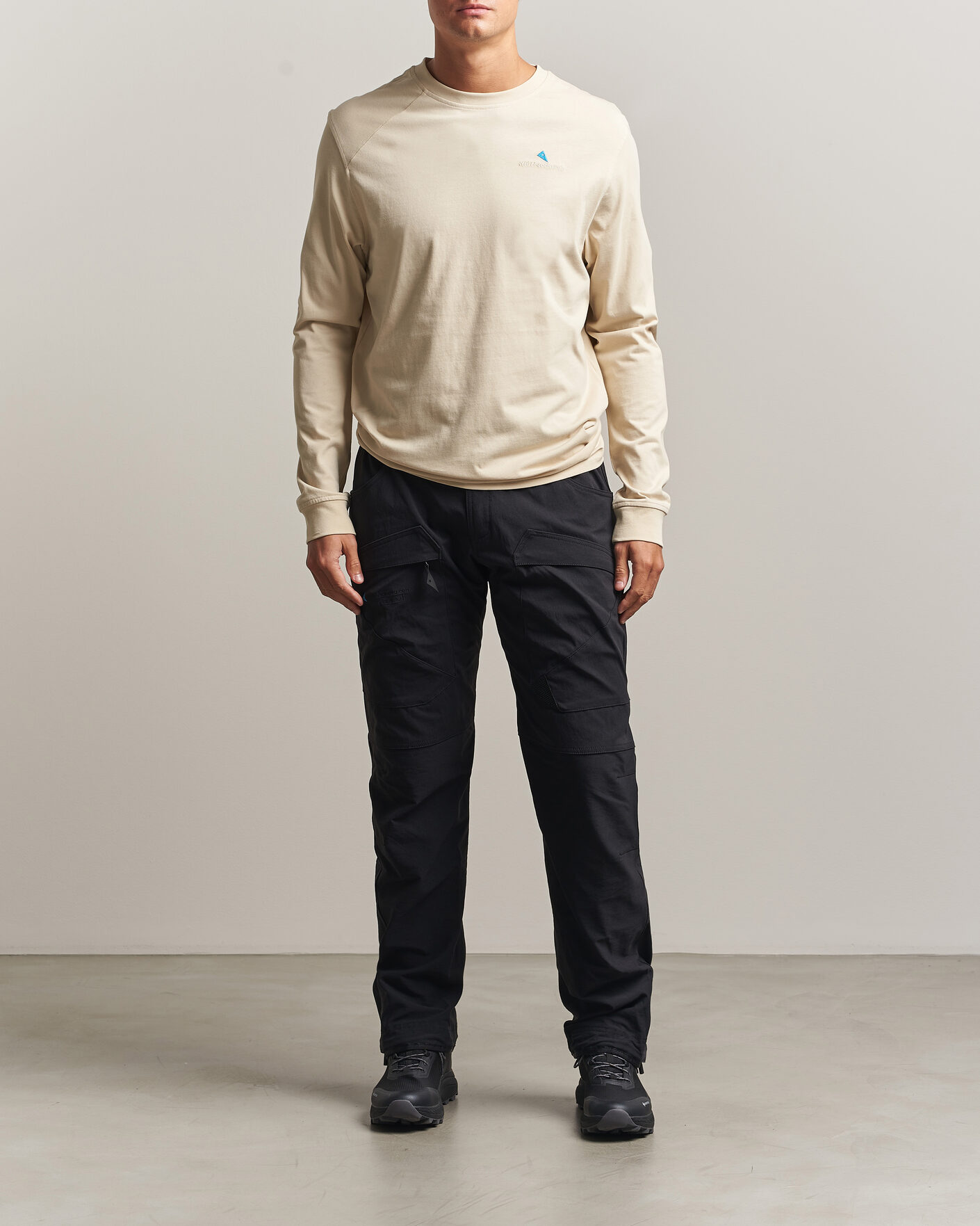 Uomini | T-shirt | Klättermusen | Root Long Sleeve Logo T-Shirt Clay