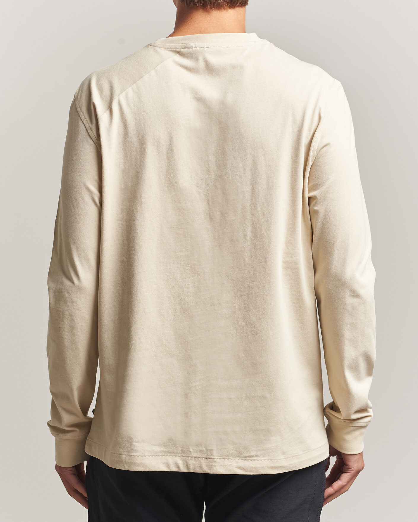 Uomini | T-shirt | Klättermusen | Root Long Sleeve Logo T-Shirt Clay