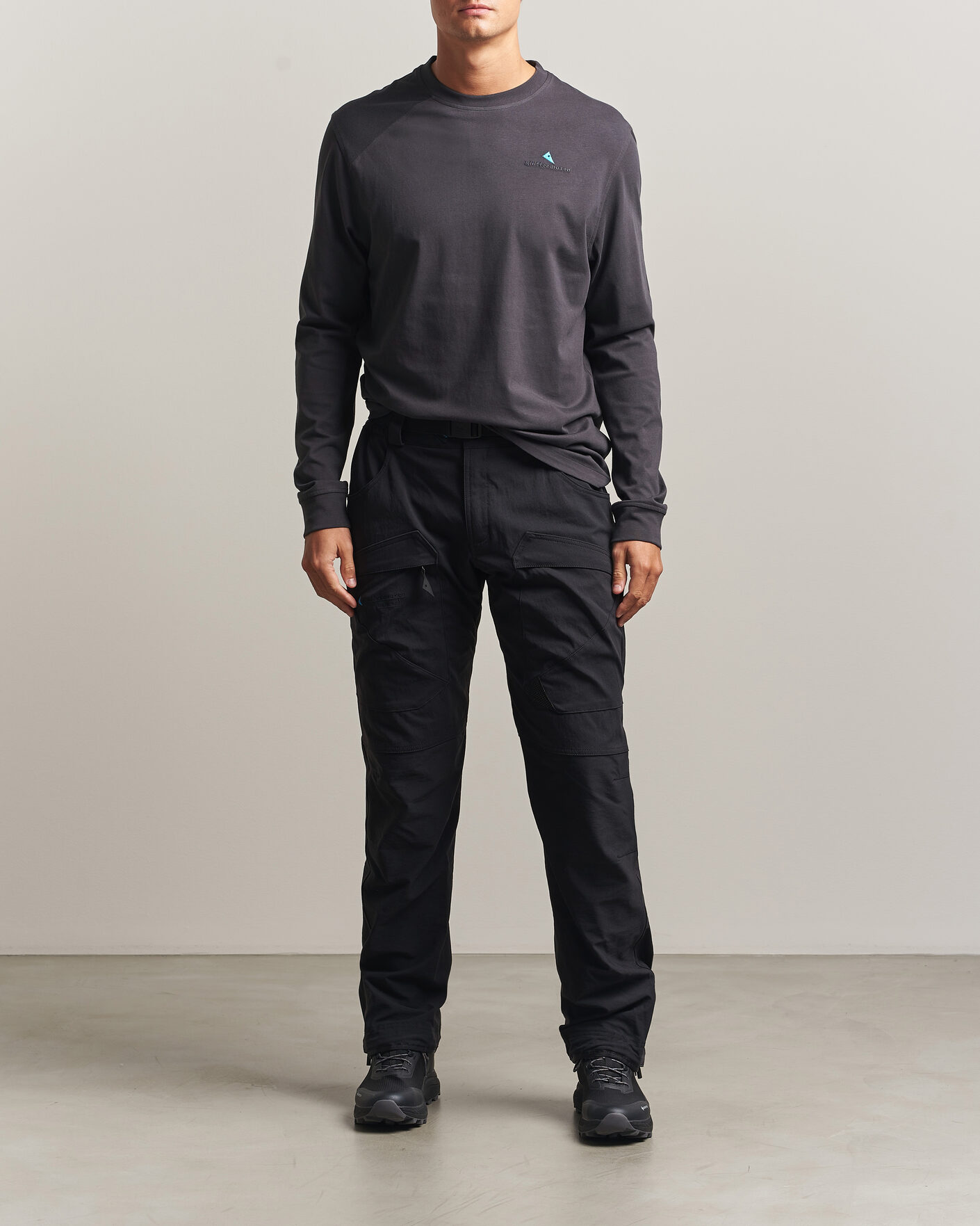Uomini | T-shirt | Klättermusen | Root Long Sleeve Logo T-Shirt Raven