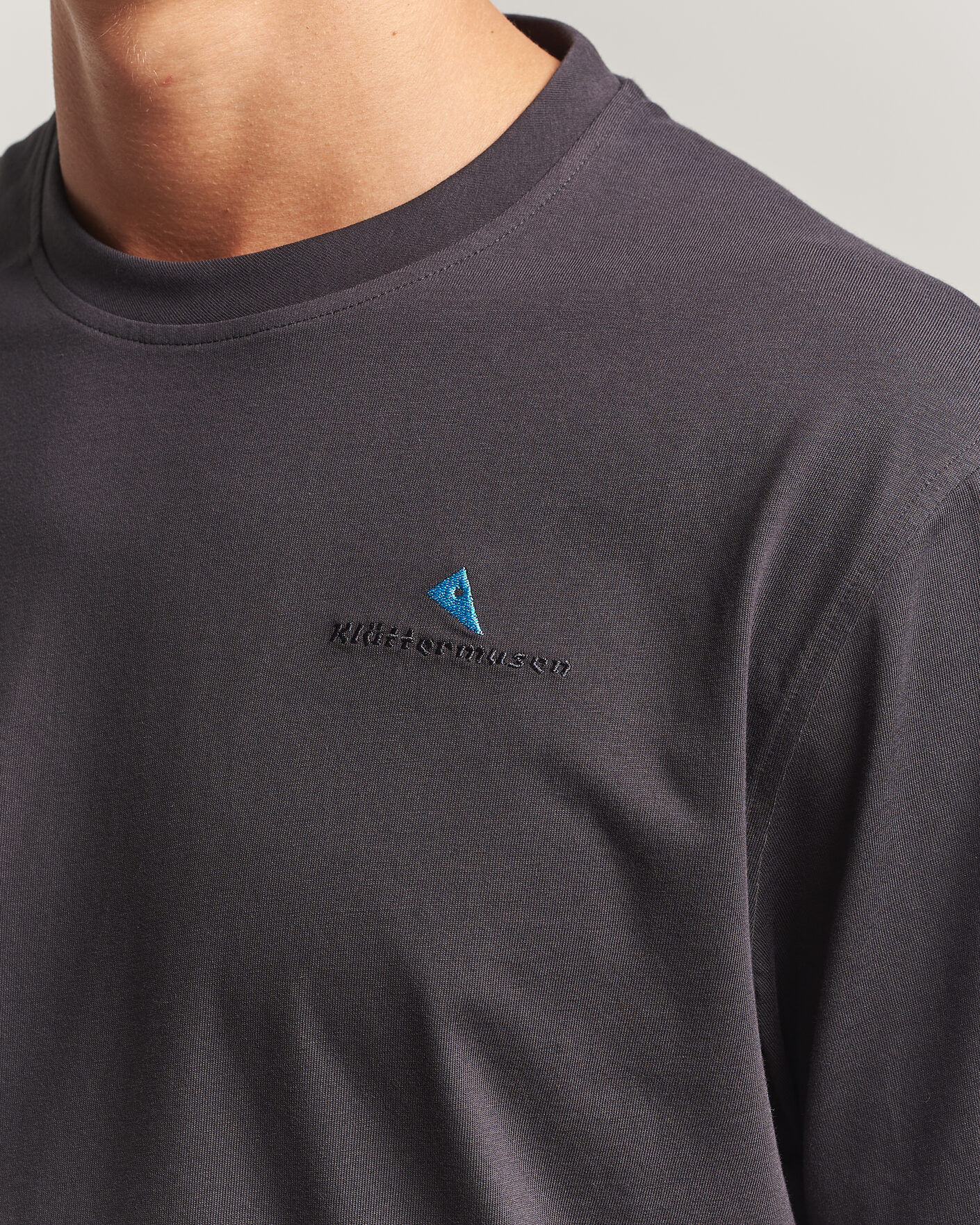 Uomini | T-shirt | Klättermusen | Root Logo T-Shirt Raven