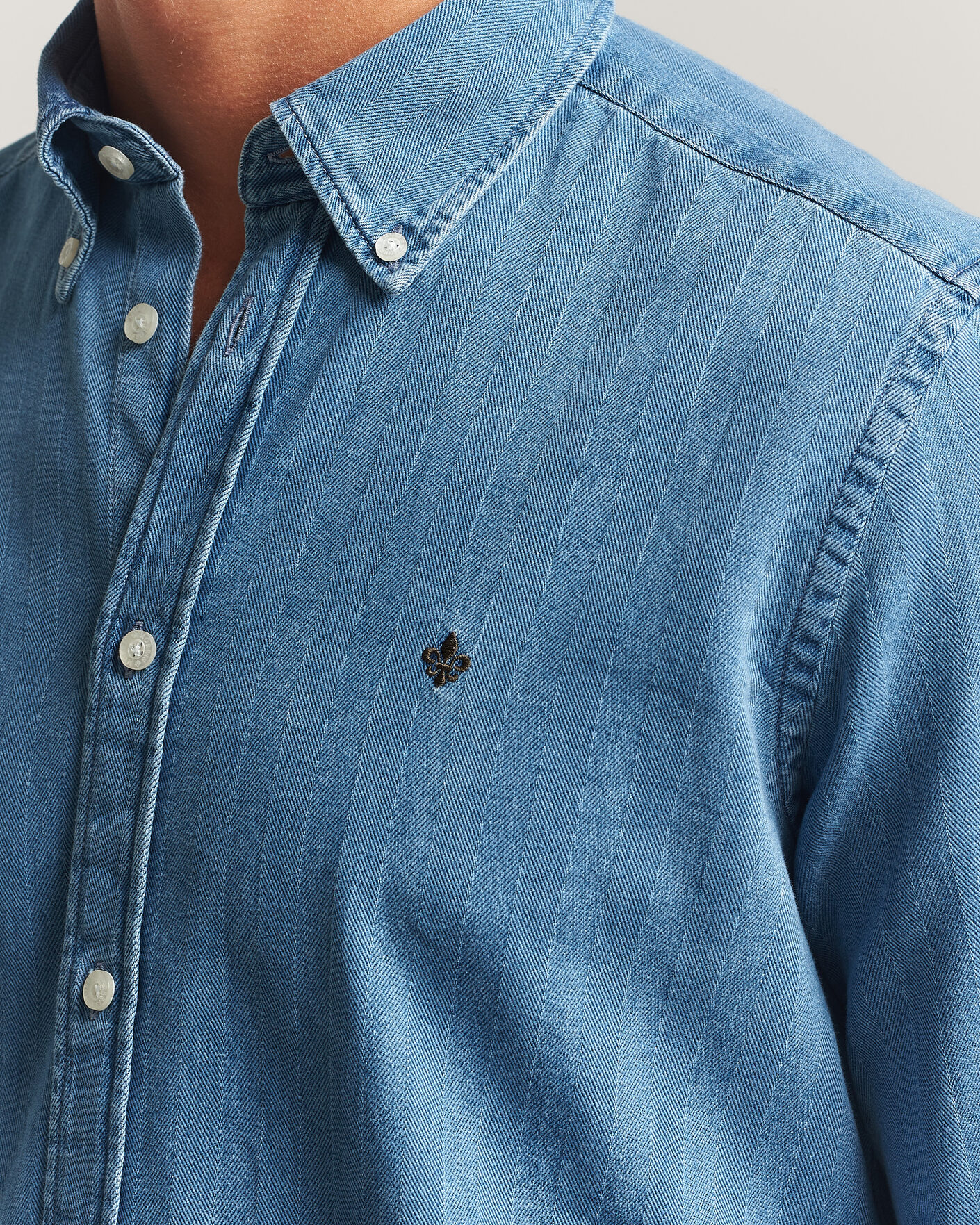 Uomini | Camicie | Morris | Indigo Herringbone Shirt Light Blue