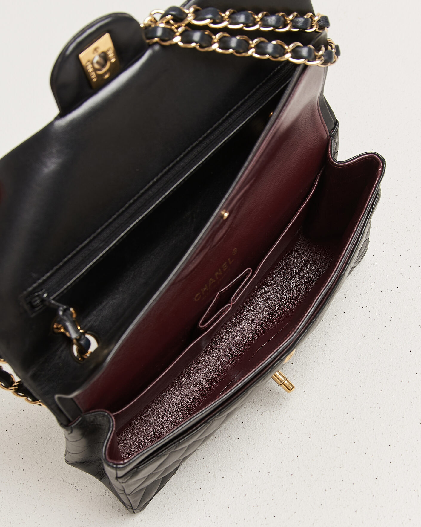 Uomini | Chanel Pre-Owned Classic Medium Double Flap Bag Lambskin Black | Chanel Pre-Owned | Classic Medium Double Flap Bag Lambskin Black