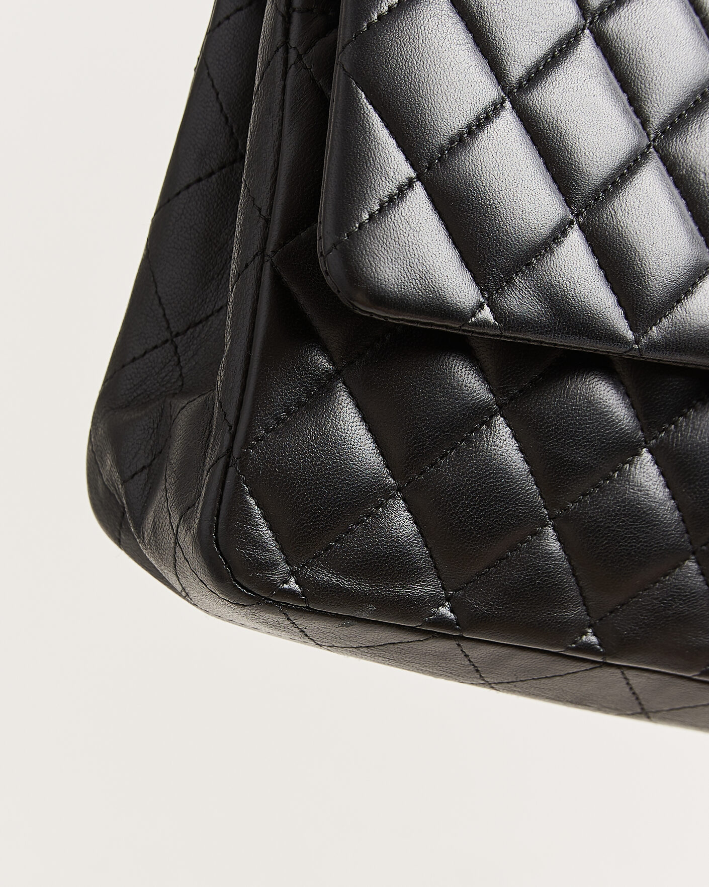 Uomini | Chanel Pre-Owned Classic Medium Double Flap Bag Lambskin Black | Chanel Pre-Owned | Classic Medium Double Flap Bag Lambskin Black