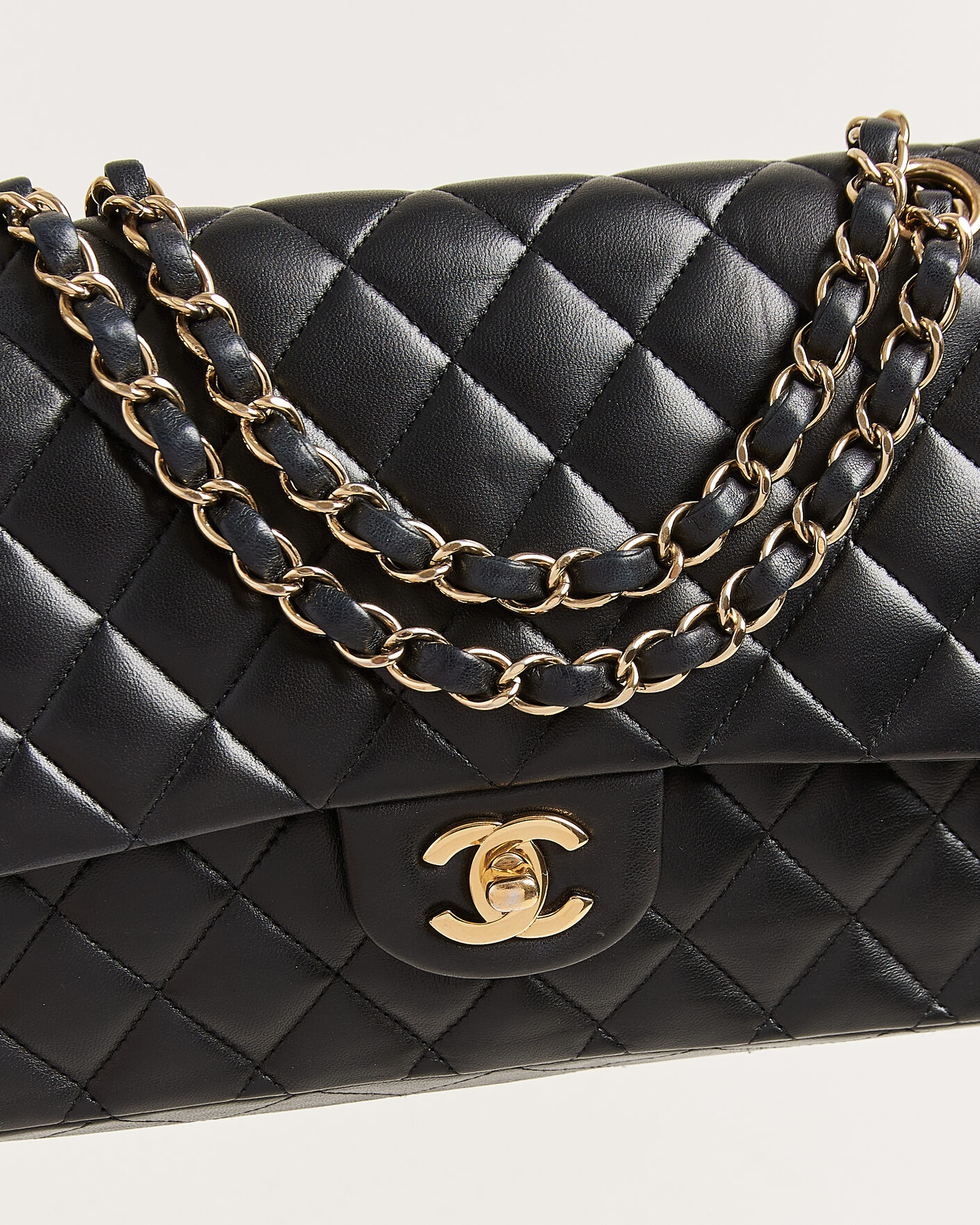 Uomini | Chanel Pre-Owned Classic Medium Double Flap Bag Lambskin Black | Chanel Pre-Owned | Classic Medium Double Flap Bag Lambskin Black